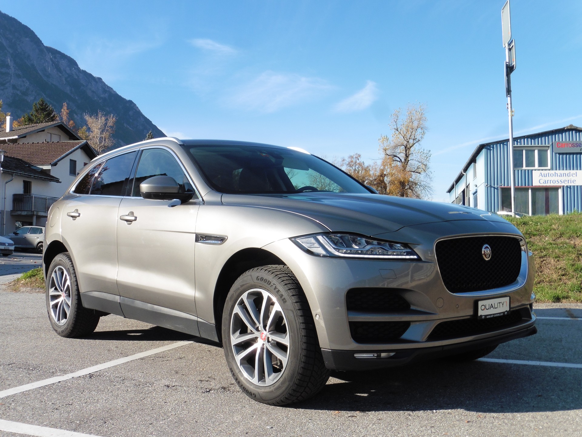 JAGUAR F-Pace 25d Prestige AWD Automatik-image-0