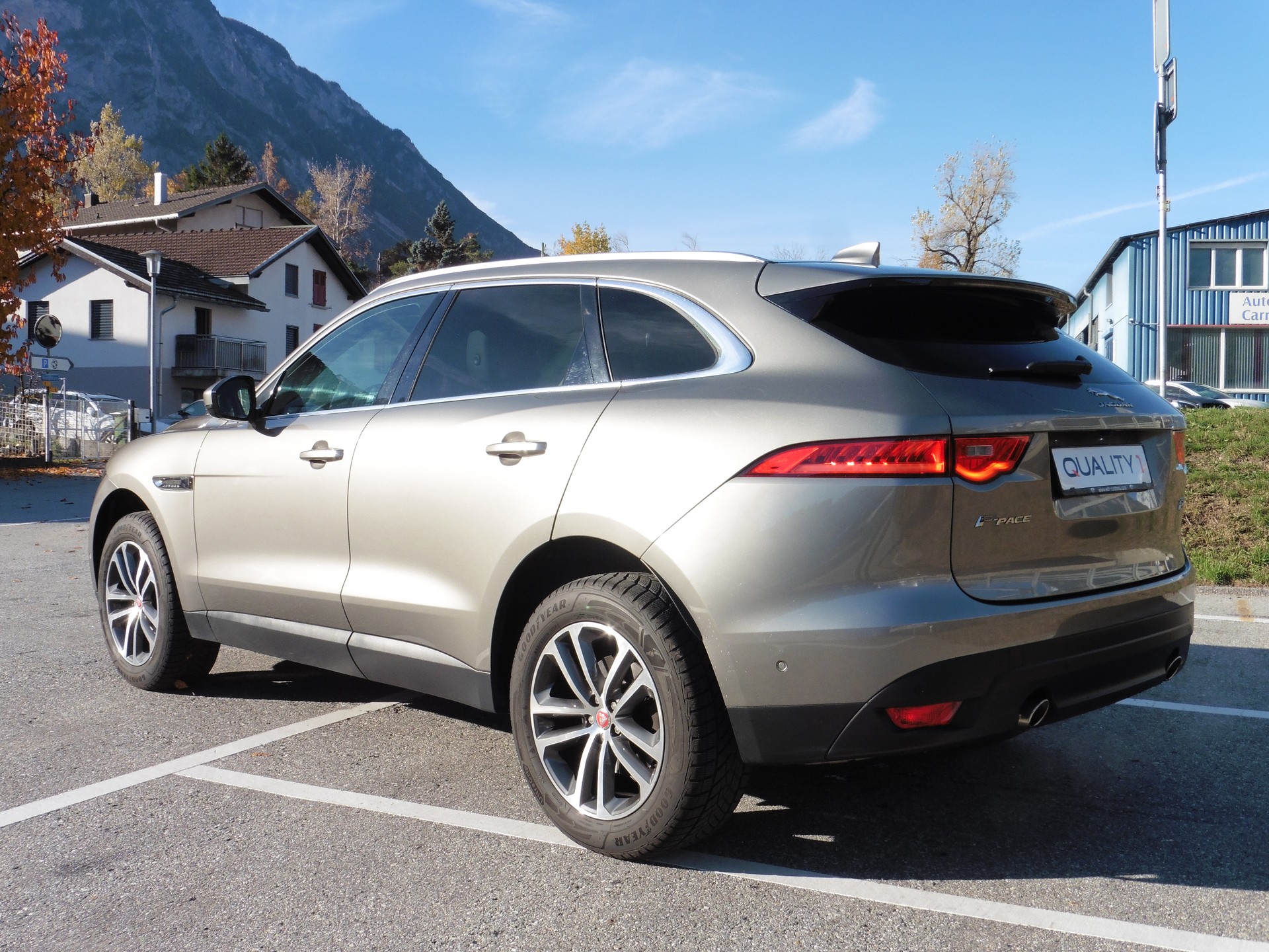 JAGUAR F-Pace 25d Prestige AWD Automatik-image-4