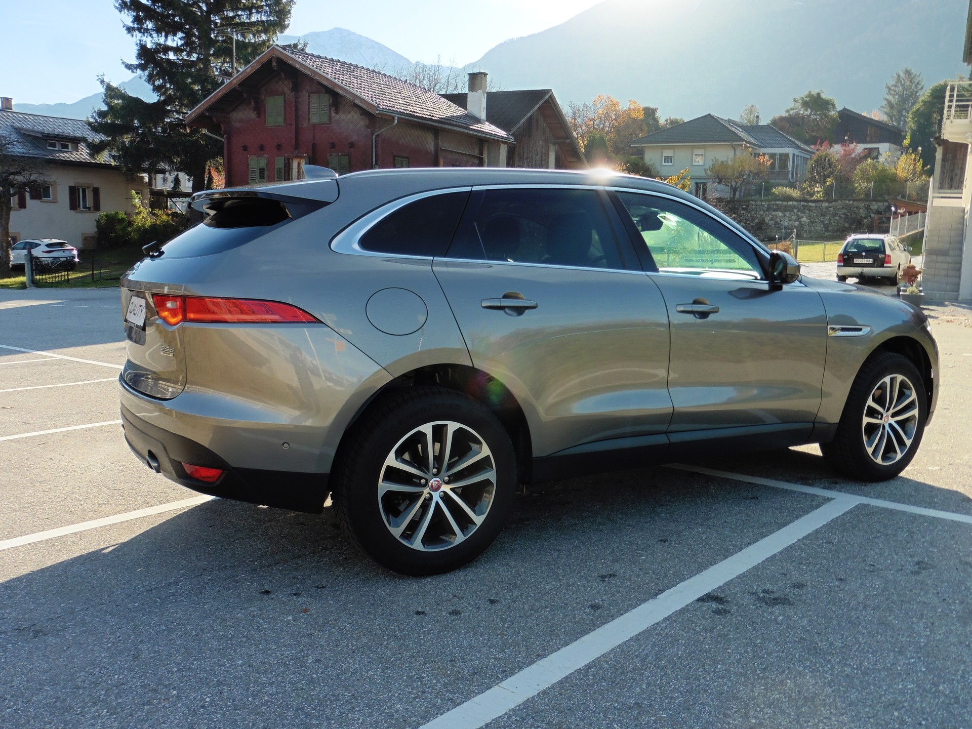 JAGUAR F-Pace 25d Prestige AWD Automatik-image-8