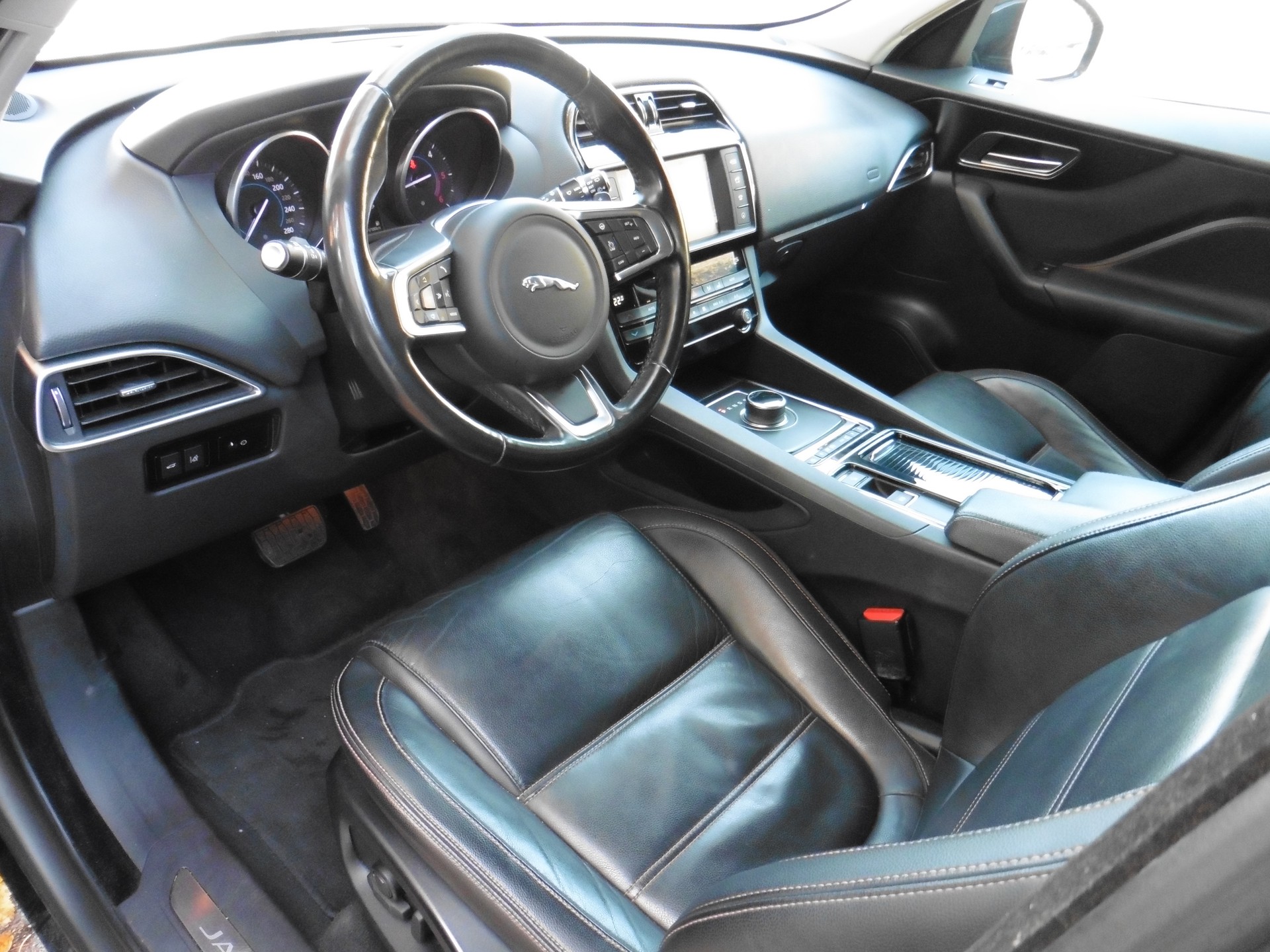 JAGUAR F-Pace 25d Prestige AWD Automatik-image-11