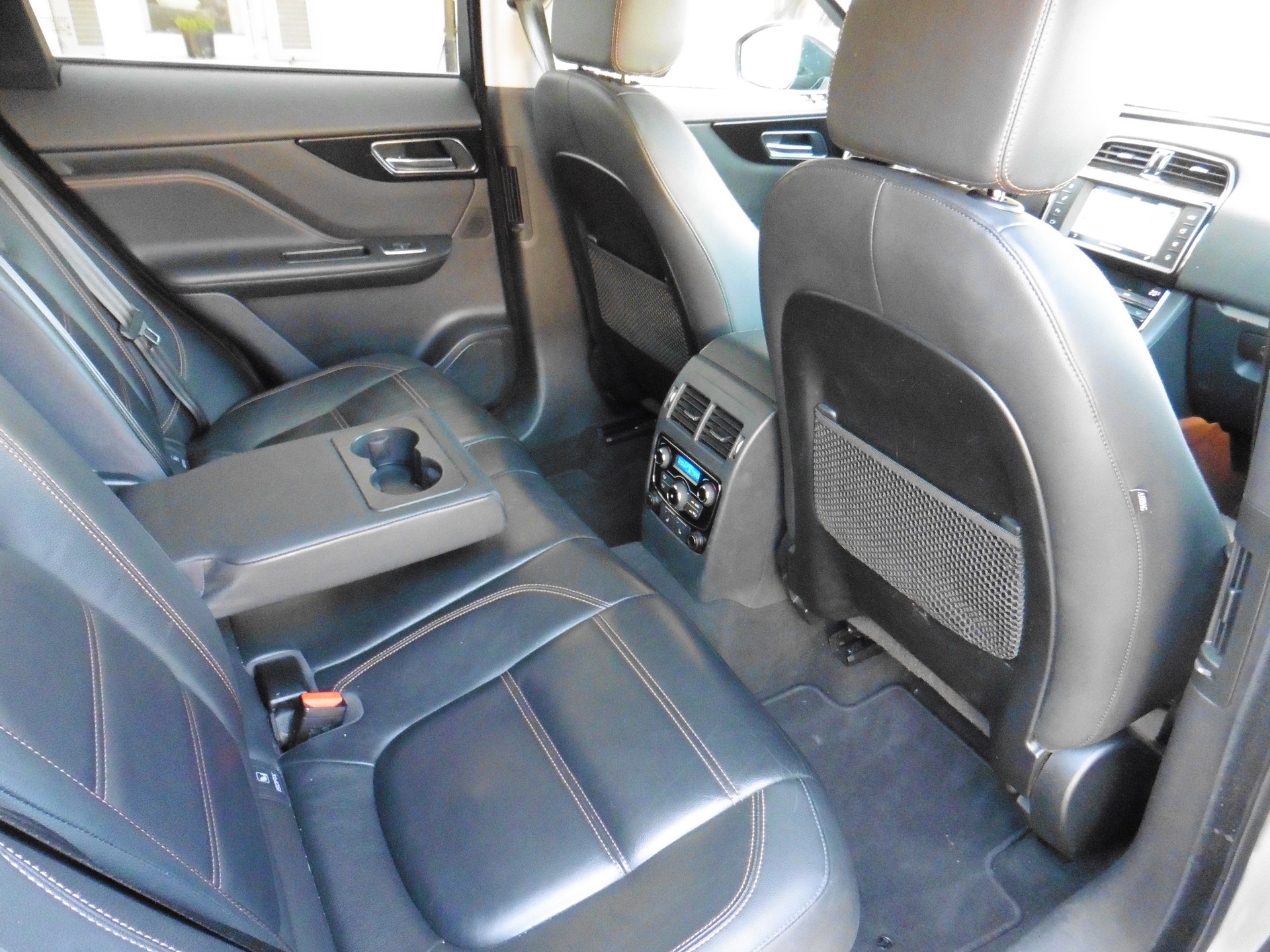 JAGUAR F-Pace 25d Prestige AWD Automatik-image-13