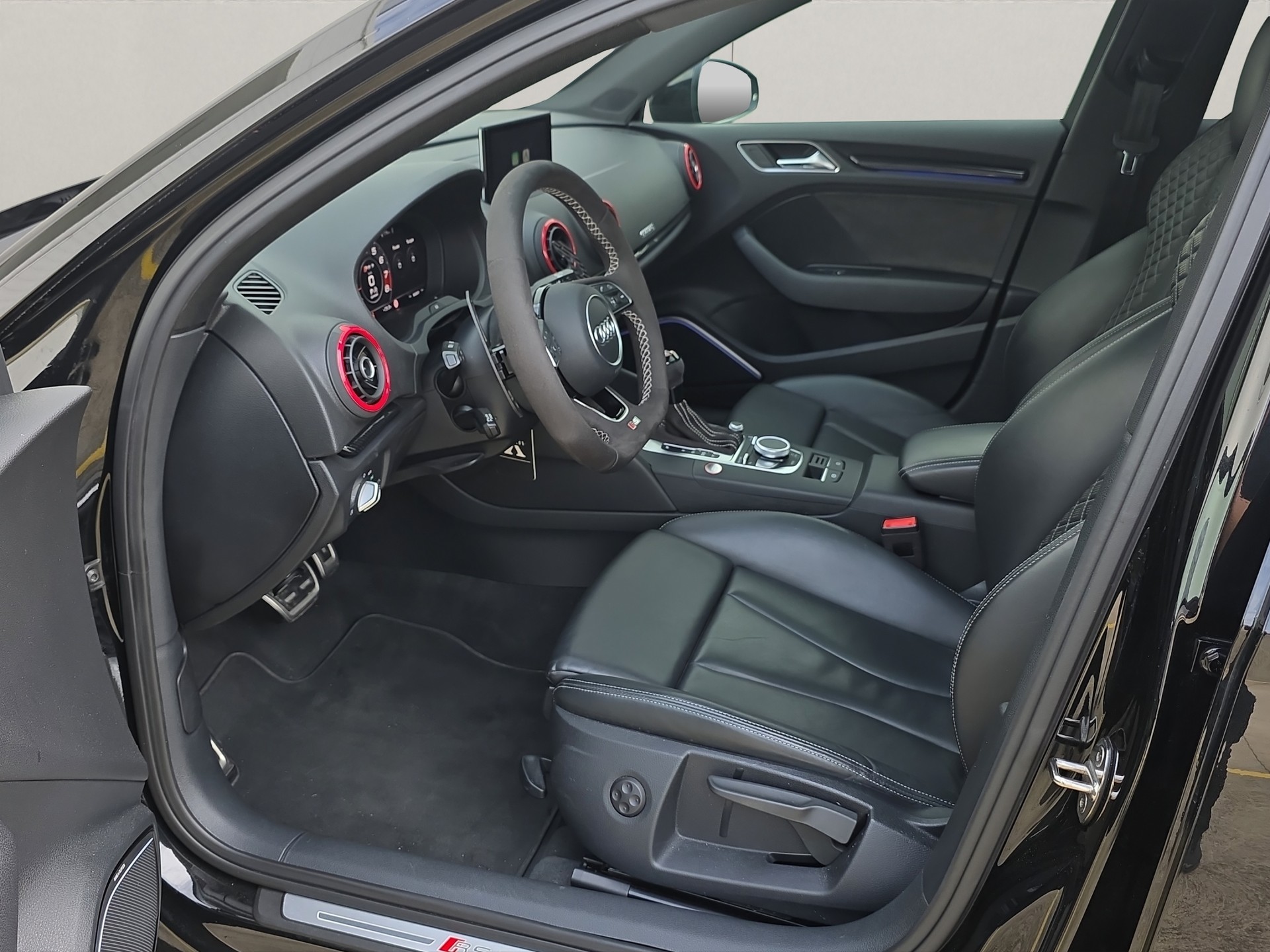 AUDI RS3 Limousine 2.5 TSI quattro S-tronic-image-8