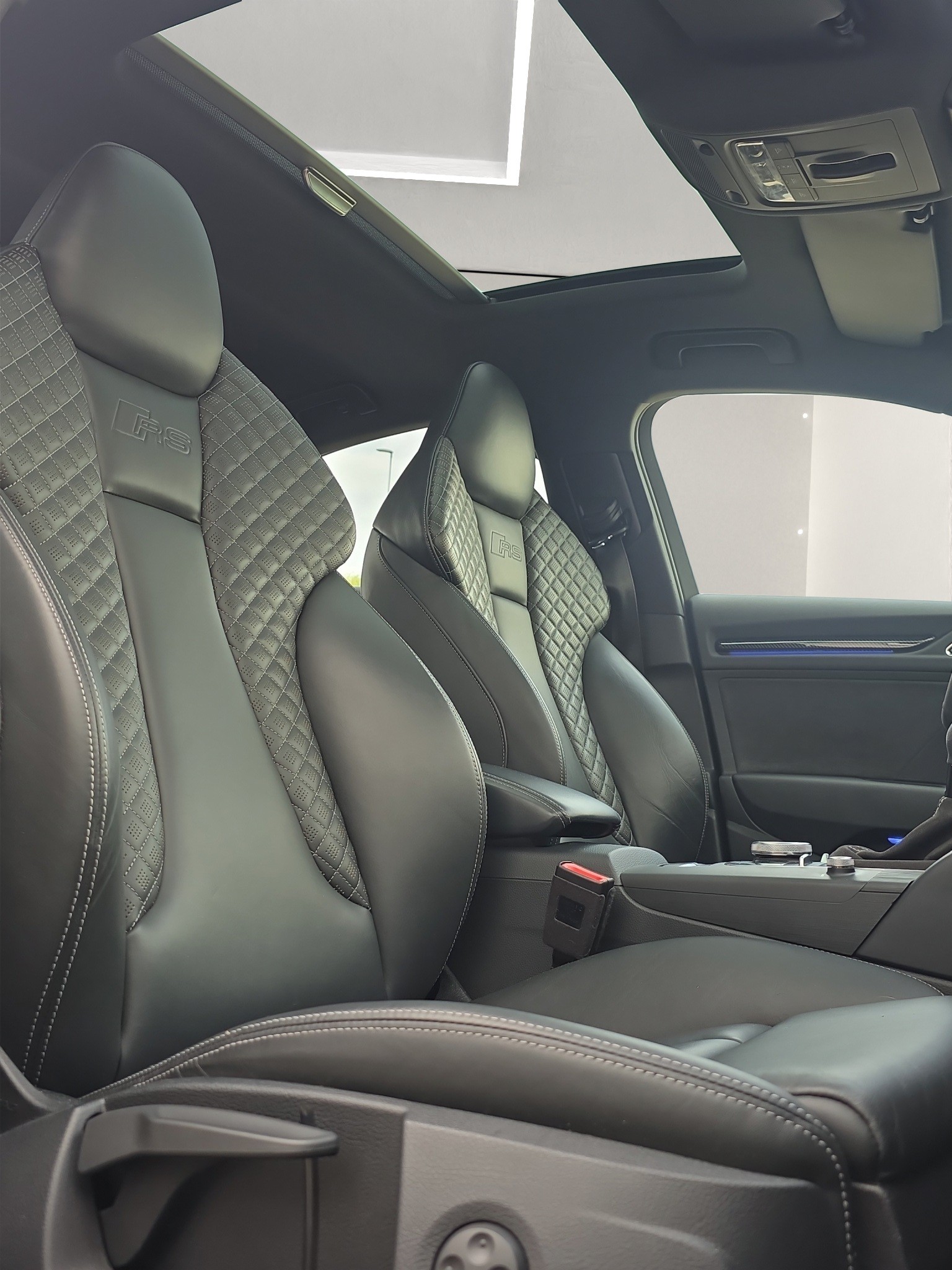 AUDI RS3 Limousine 2.5 TSI quattro S-tronic-image-15