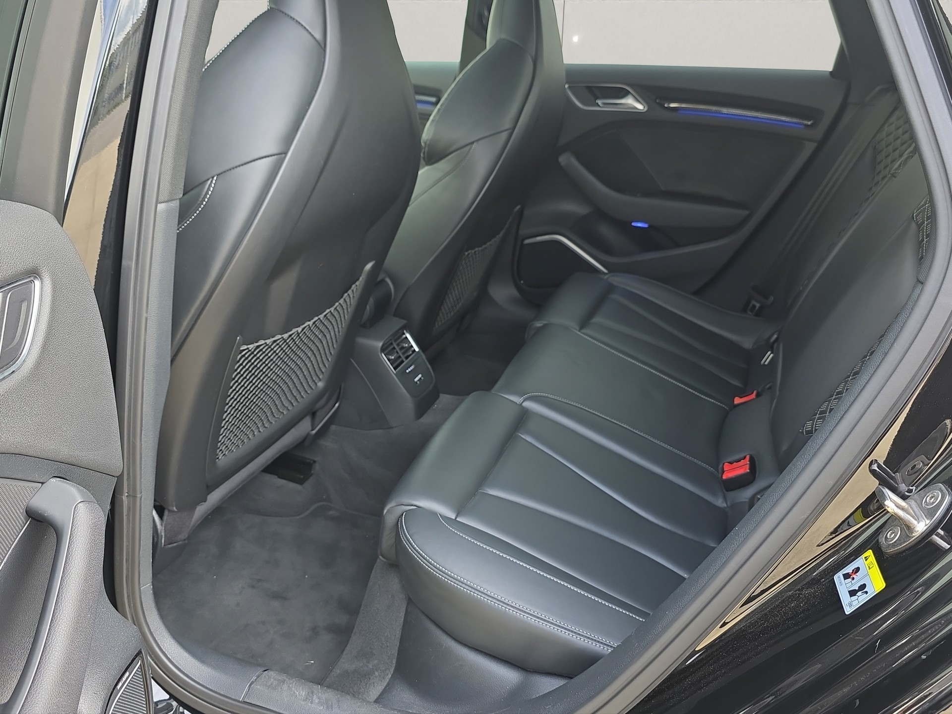 AUDI RS3 Limousine 2.5 TSI quattro S-tronic-image-9