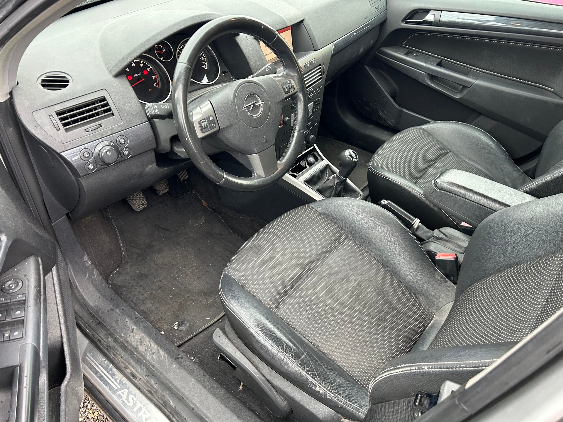 OPEL Astra 1.8i 16V Essentia-image-12