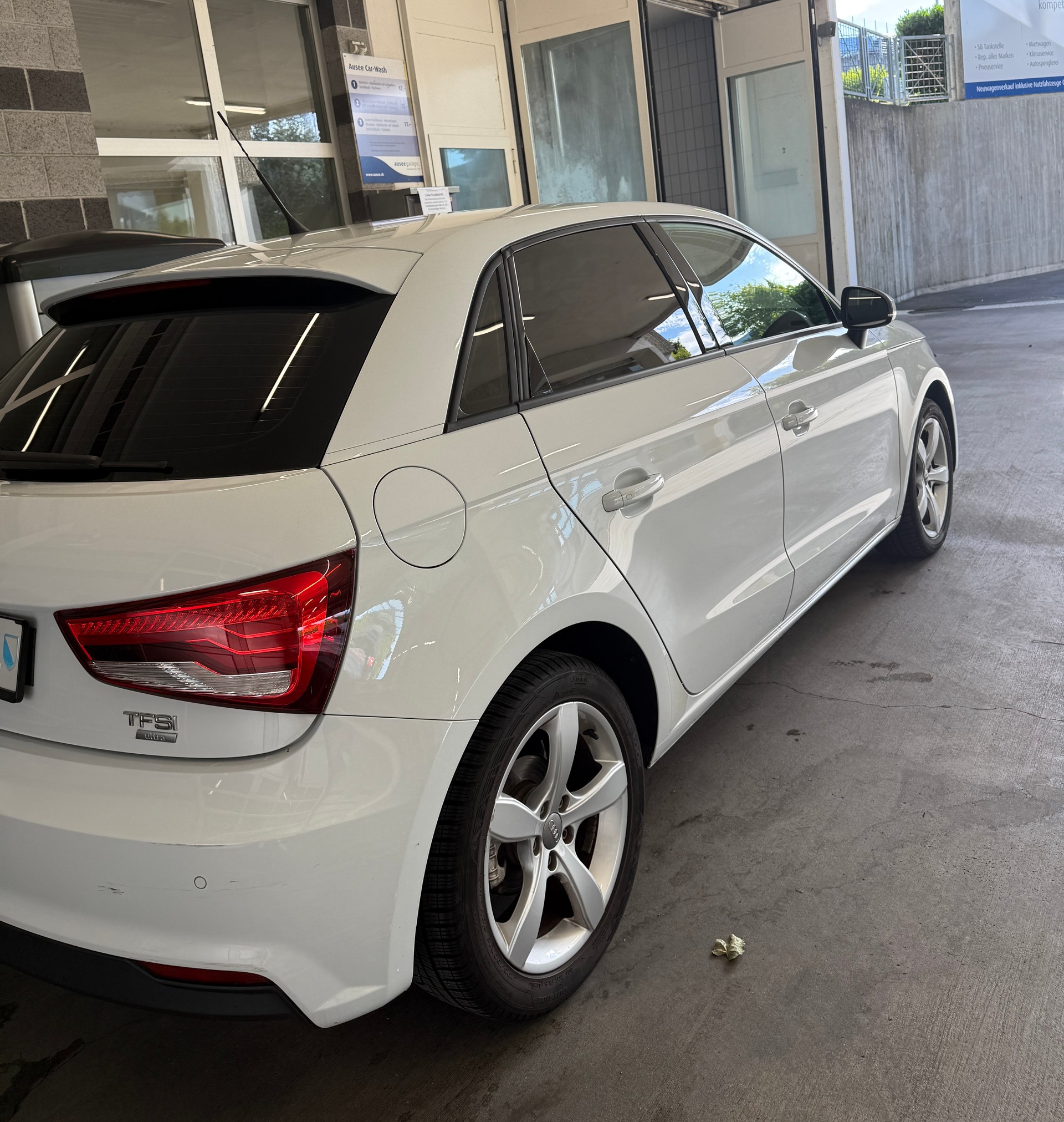 AUDI 1.0 TFSI ultra S-Tronic-image-2