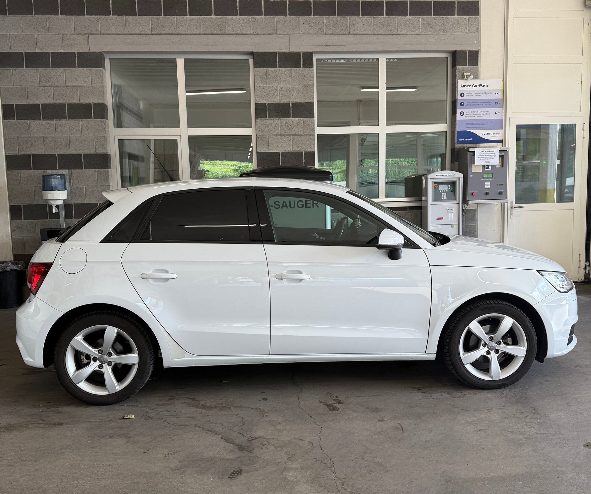 AUDI 1.0 TFSI ultra S-Tronic-image-3
