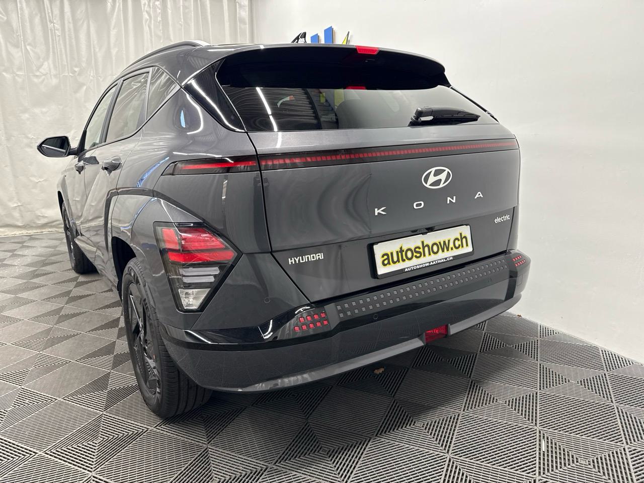 HYUNDAI Kona EV 65.4 kWh Black Line-image-12