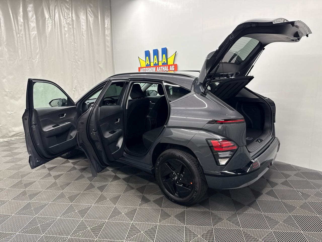 HYUNDAI Kona EV 65.4 kWh Black Line-image-10