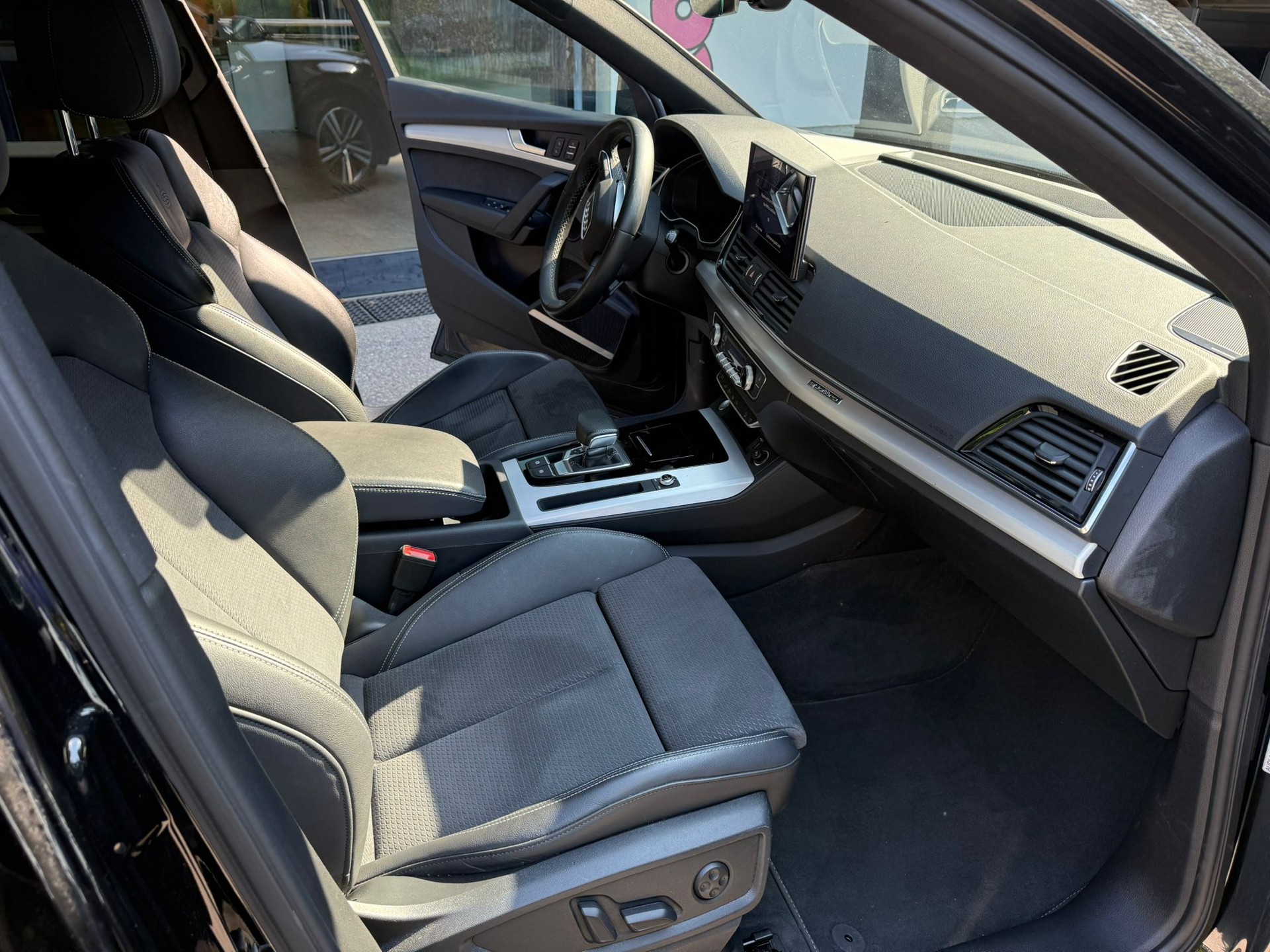 AUDI Q5 50 TFSI e PHEV S line quattro S-tronic-image-11