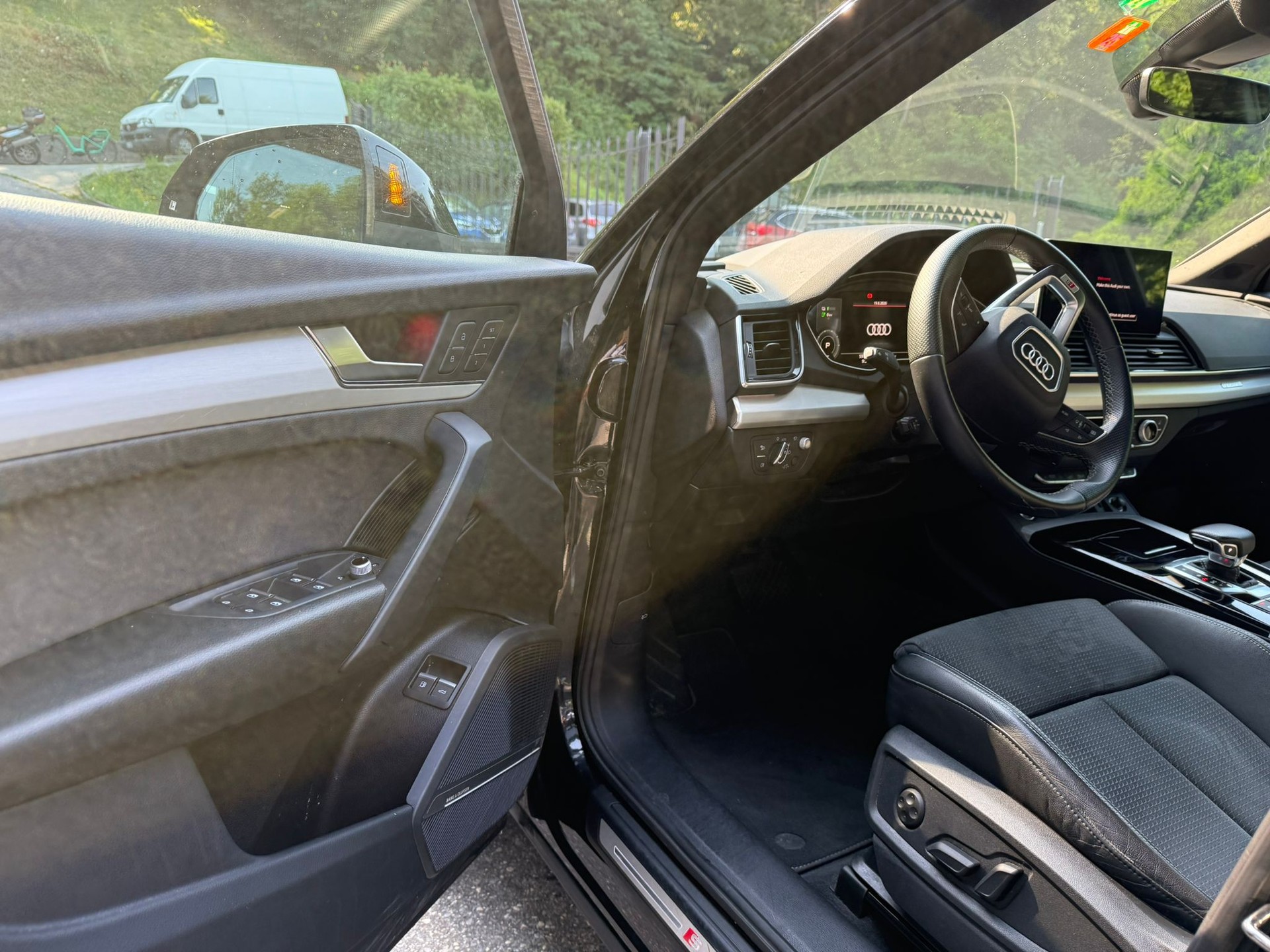 AUDI Q5 50 TFSI e PHEV S line quattro S-tronic-image-9