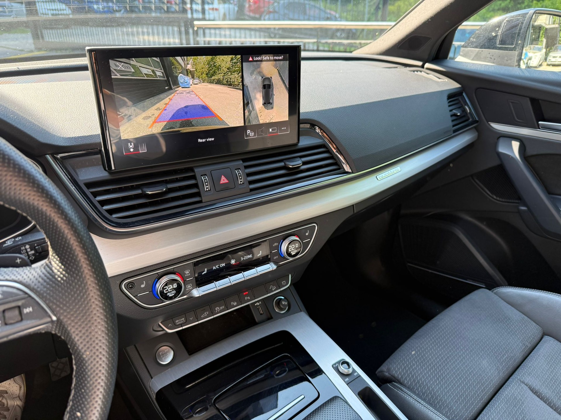 AUDI Q5 50 TFSI e PHEV S line quattro S-tronic-image-13