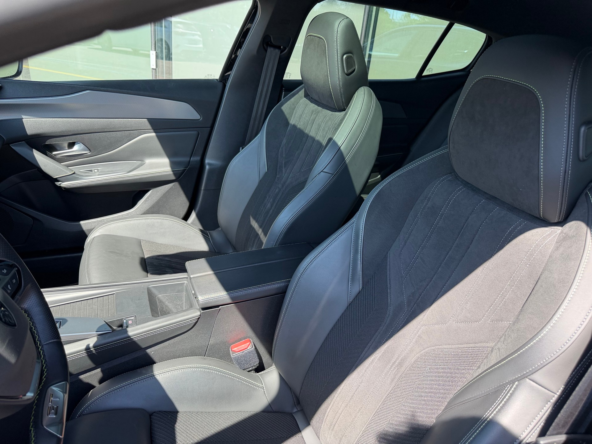 PEUGEOT 408 1.6 PHEV 225 GT SPORT - PANORAMA - ANHÄNGERKUPPLUNG-image-12