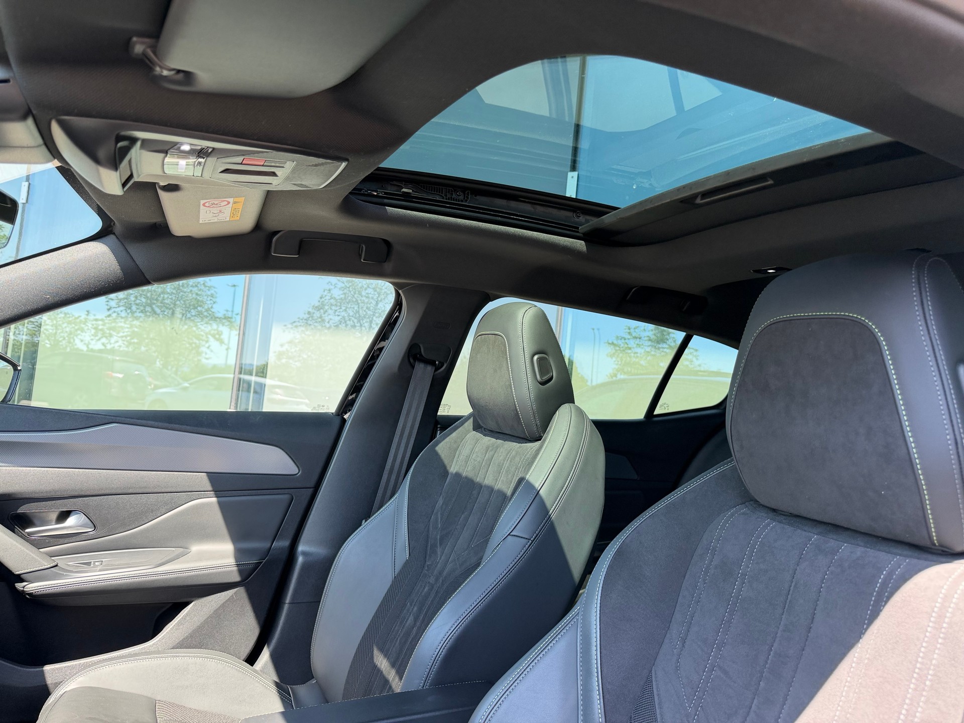PEUGEOT 408 1.6 PHEV 225 GT SPORT - PANORAMA - ANHÄNGERKUPPLUNG-image-10