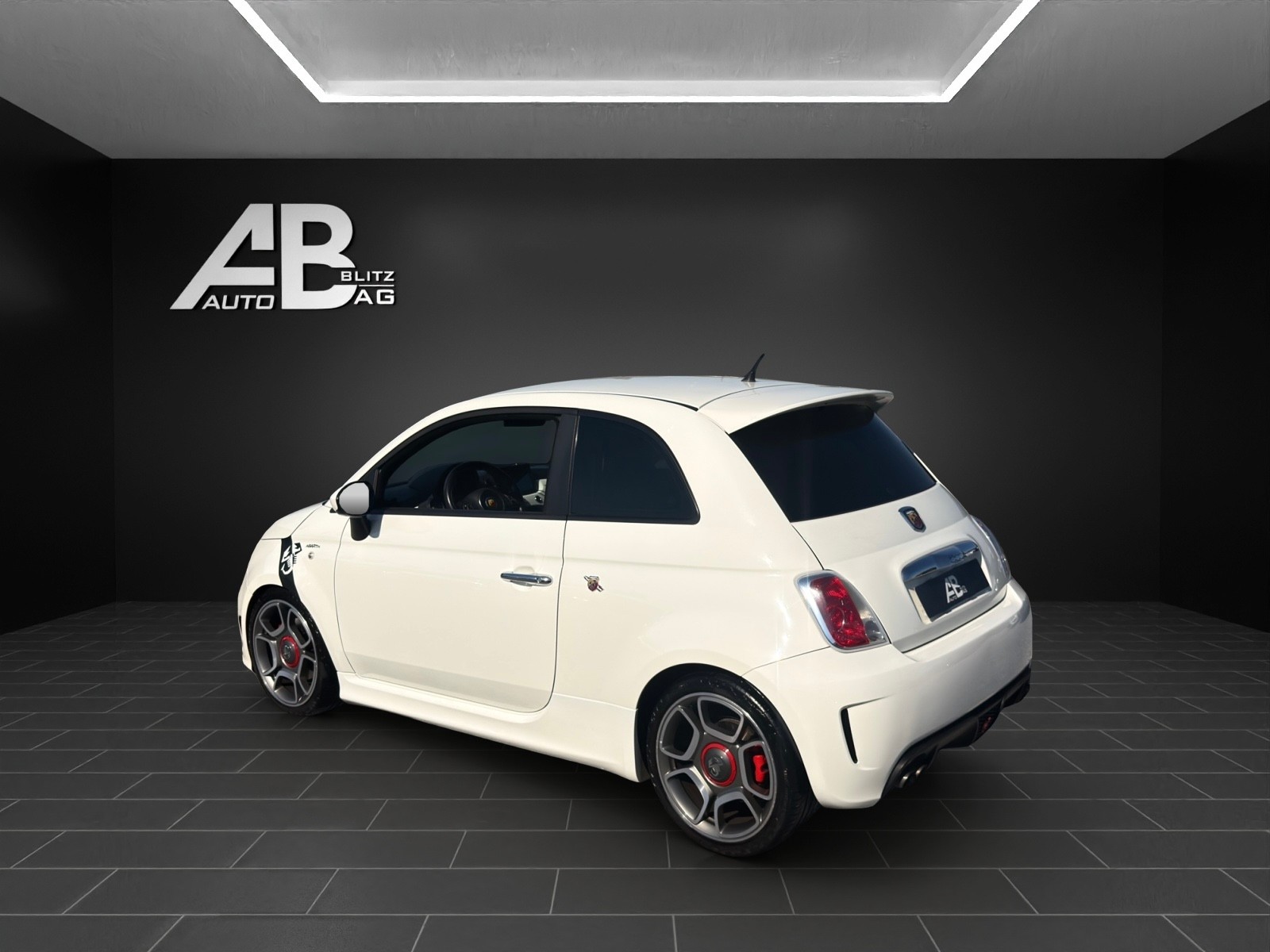 FIAT 500 1.4 16V Turbo Abarth mit 135 PS-image-2