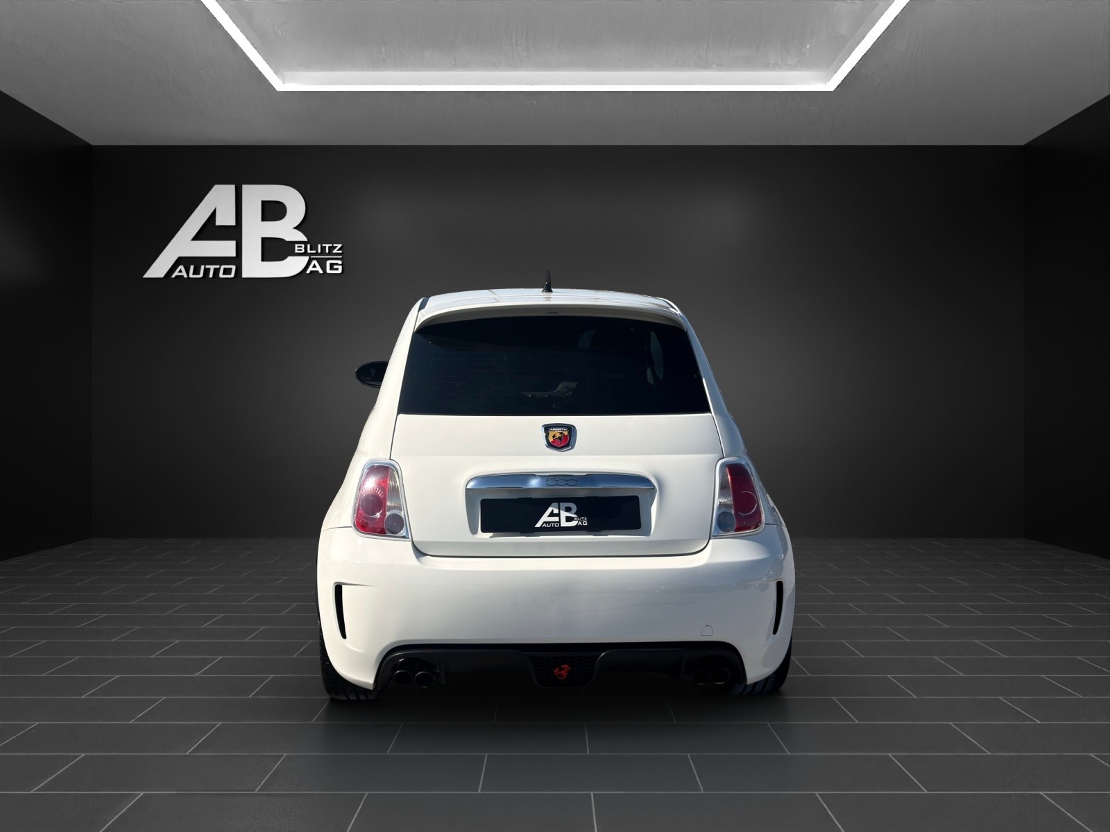 FIAT 500 1.4 16V Turbo Abarth mit 135 PS-image-3