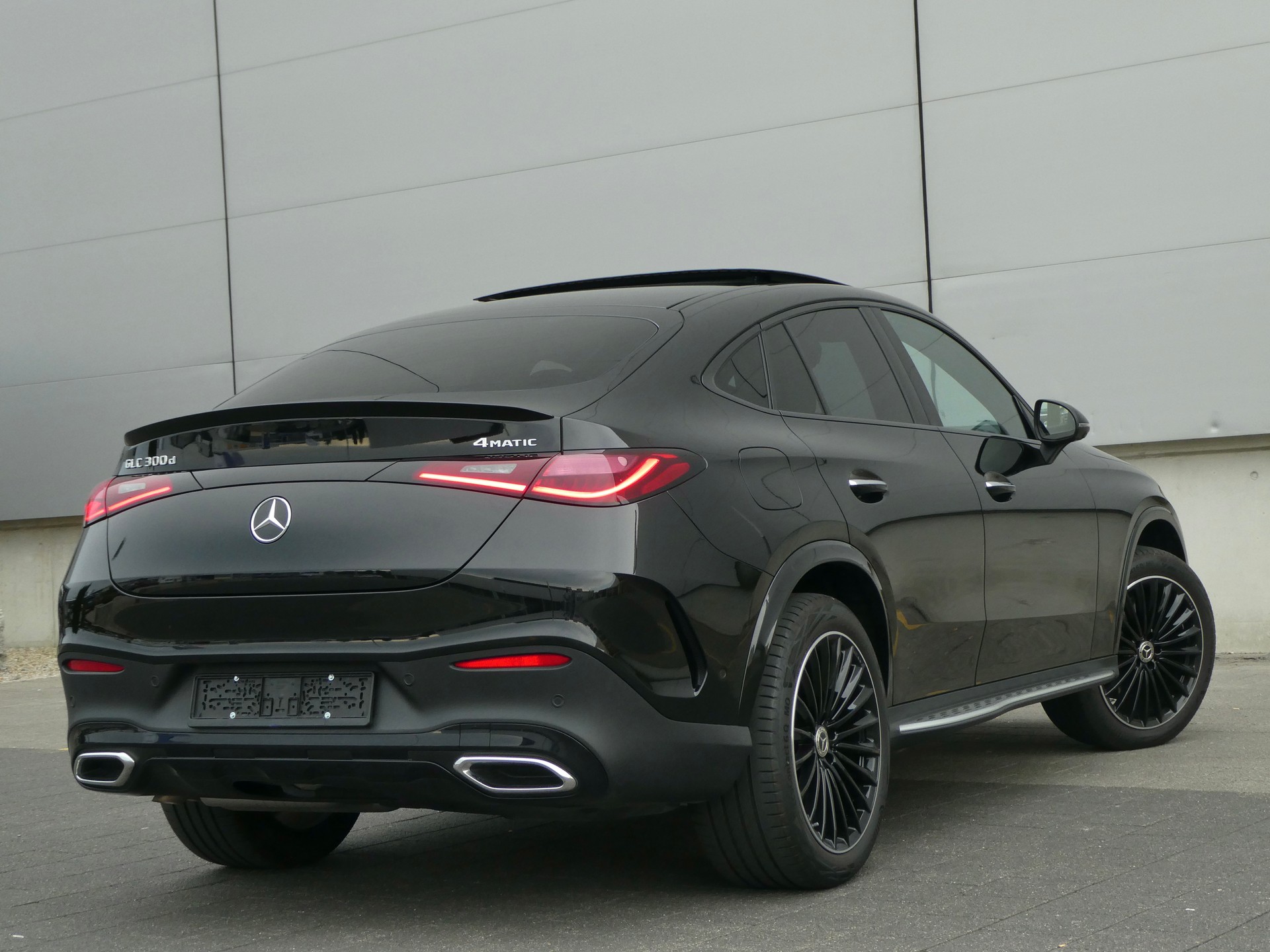 MERCEDES-BENZ GLC 300 d 4Matic AMG Line 9G-Tronic-image-7