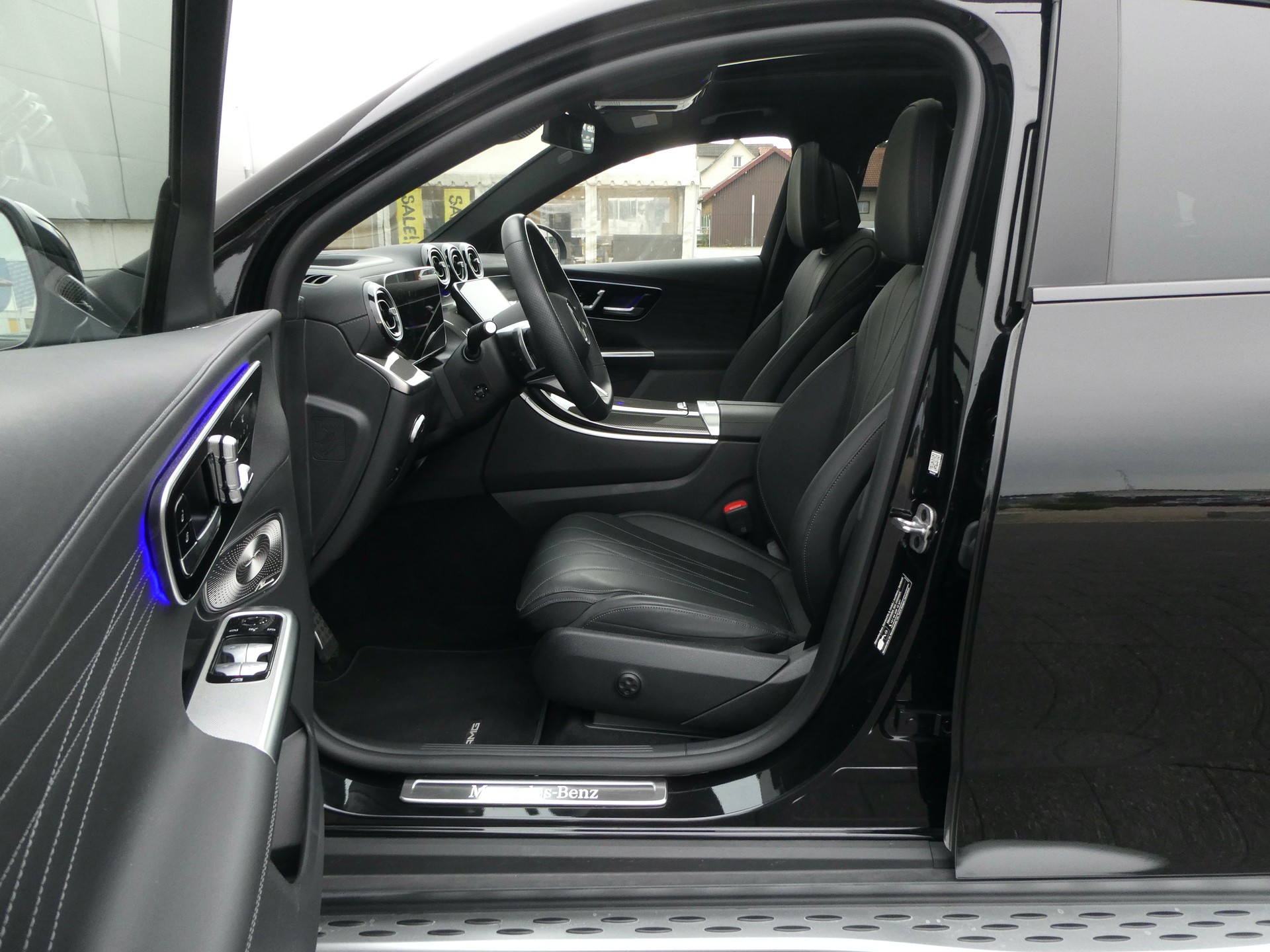 MERCEDES-BENZ GLC 300 d 4Matic AMG Line 9G-Tronic-image-8