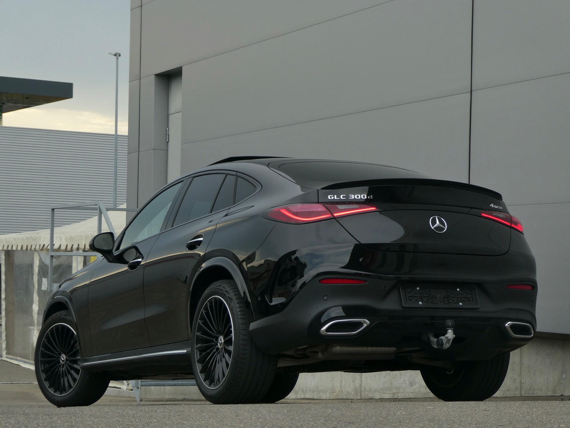 MERCEDES-BENZ GLC 300 d 4Matic AMG Line 9G-Tronic-image-4