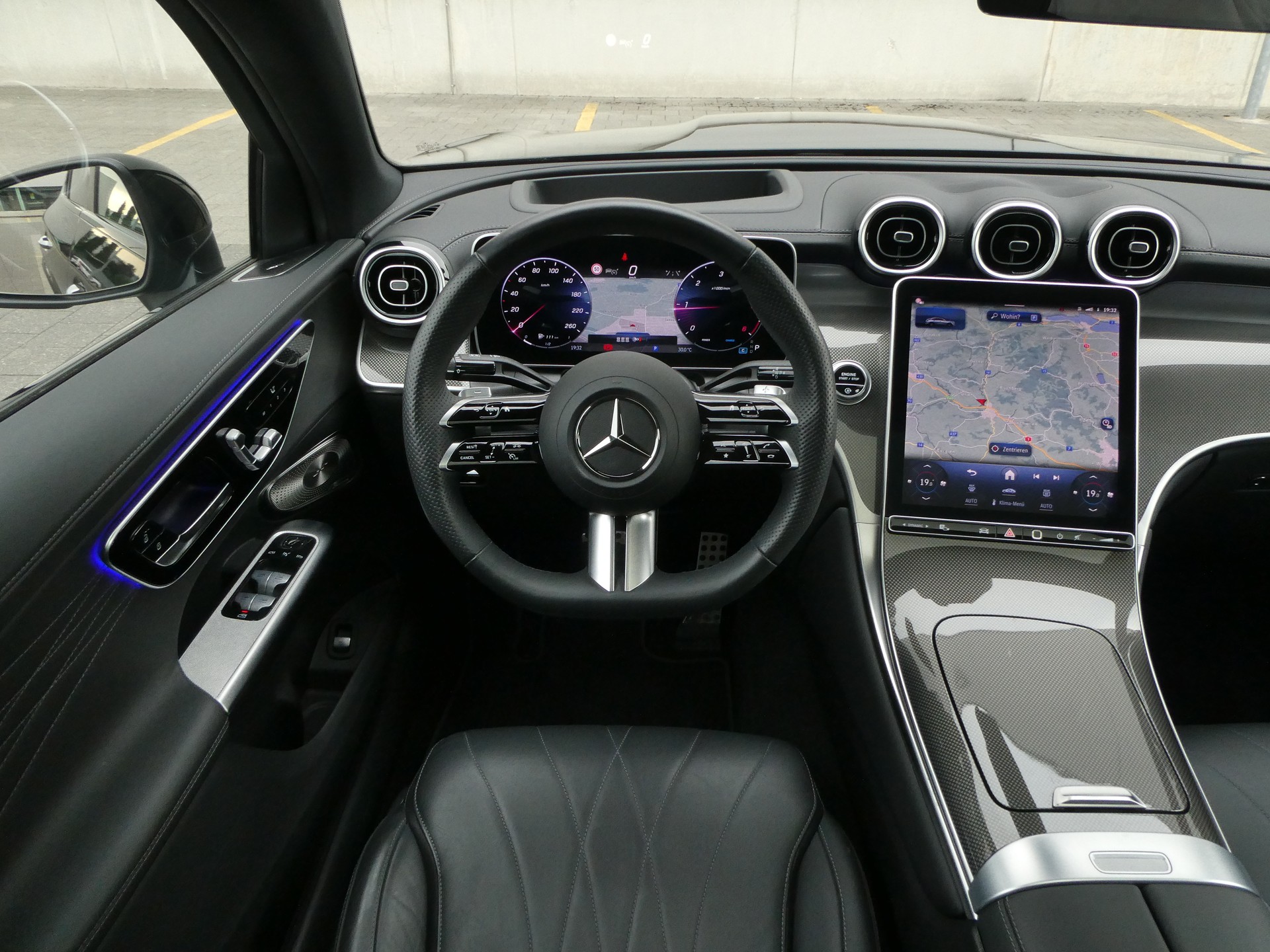 MERCEDES-BENZ GLC 300 d 4Matic AMG Line 9G-Tronic-image-15