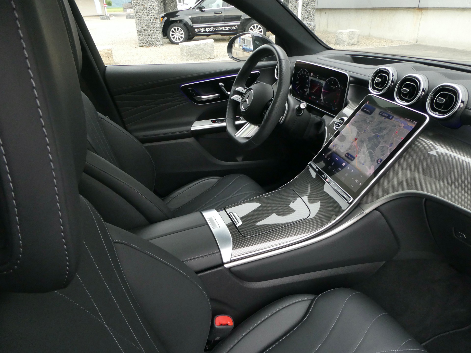 MERCEDES-BENZ GLC 300 d 4Matic AMG Line 9G-Tronic-image-11