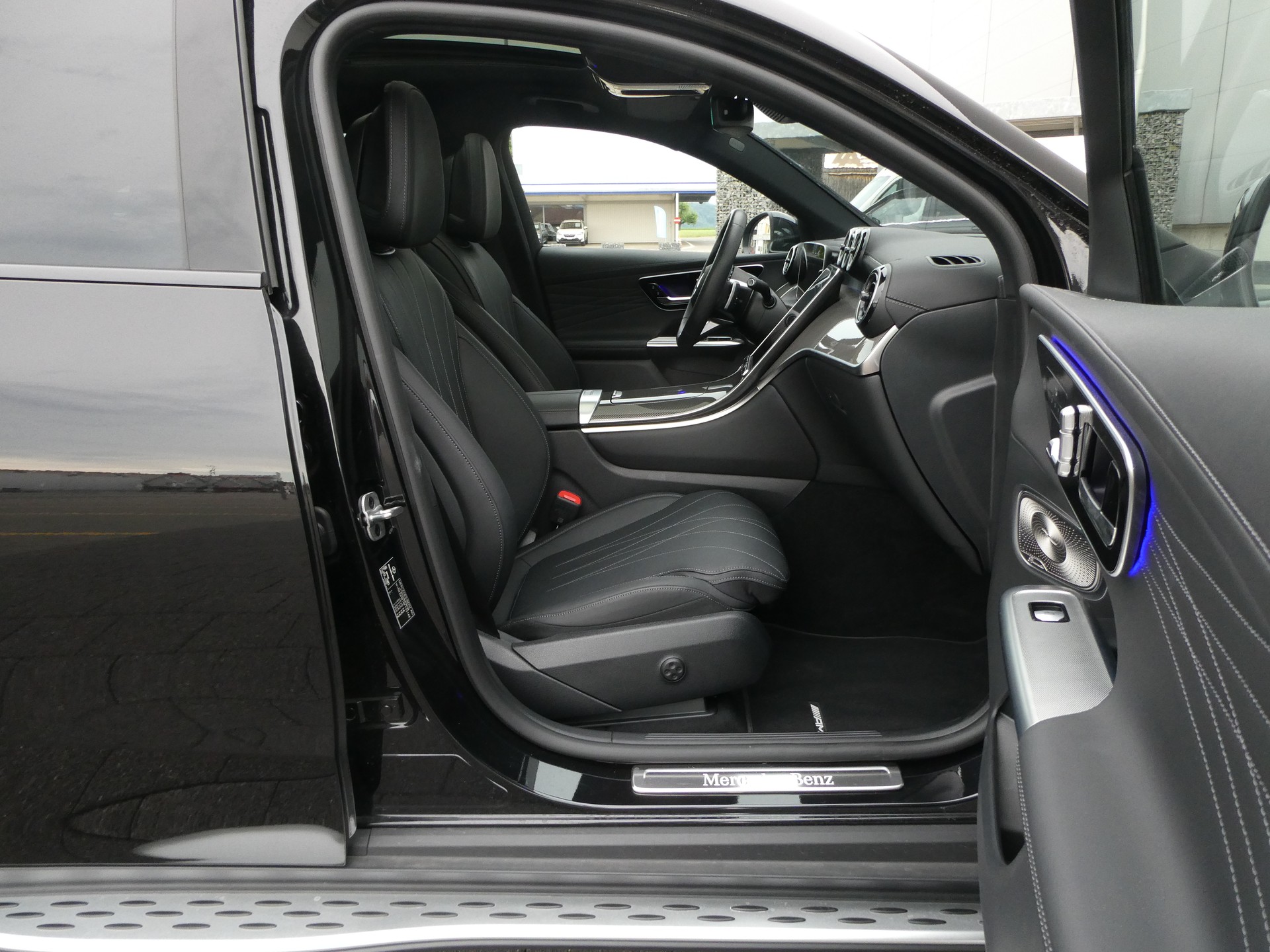 MERCEDES-BENZ GLC 300 d 4Matic AMG Line 9G-Tronic-image-10