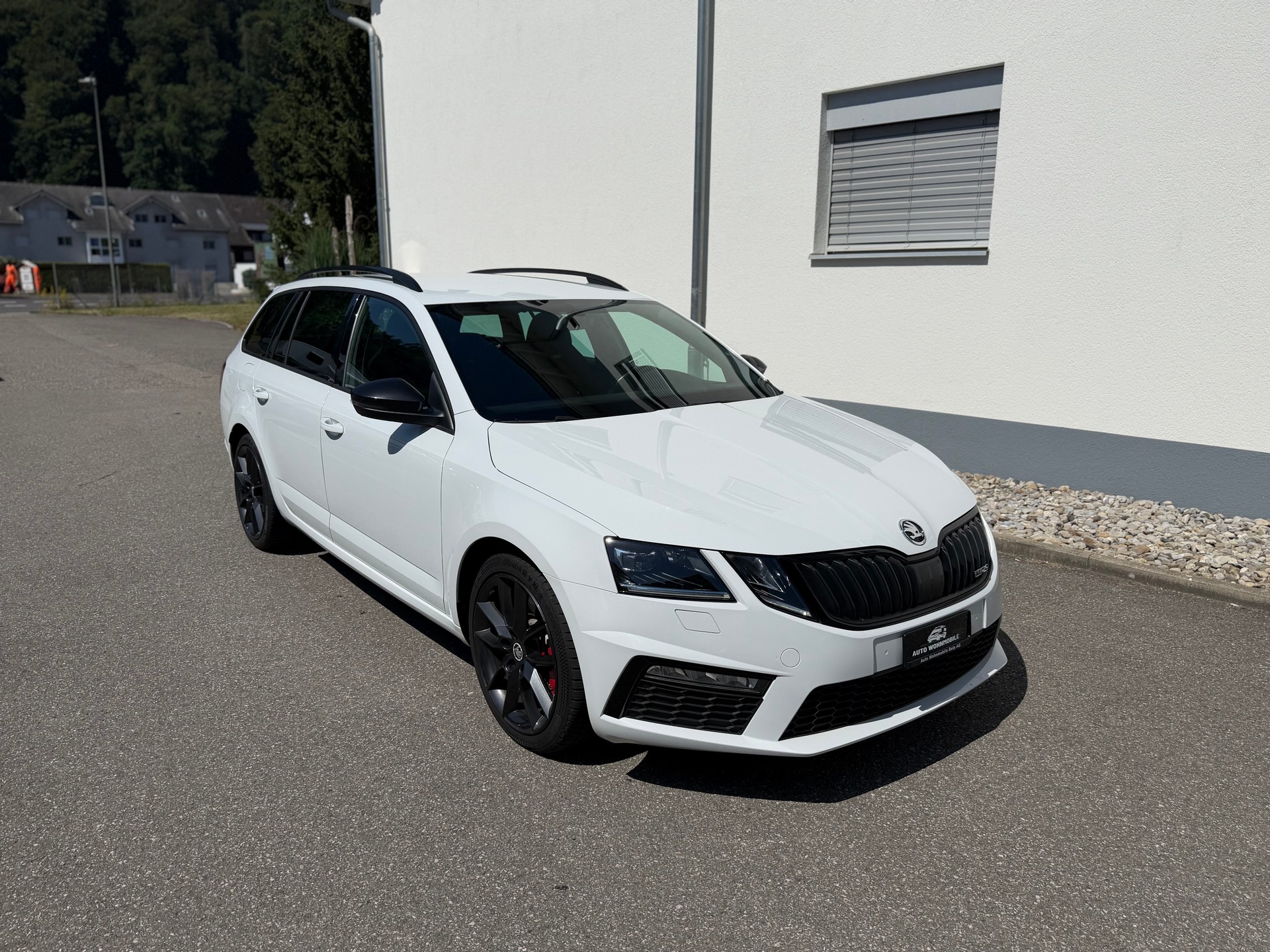 SKODA Octavia Combi 2.0 TSI RS-image-1