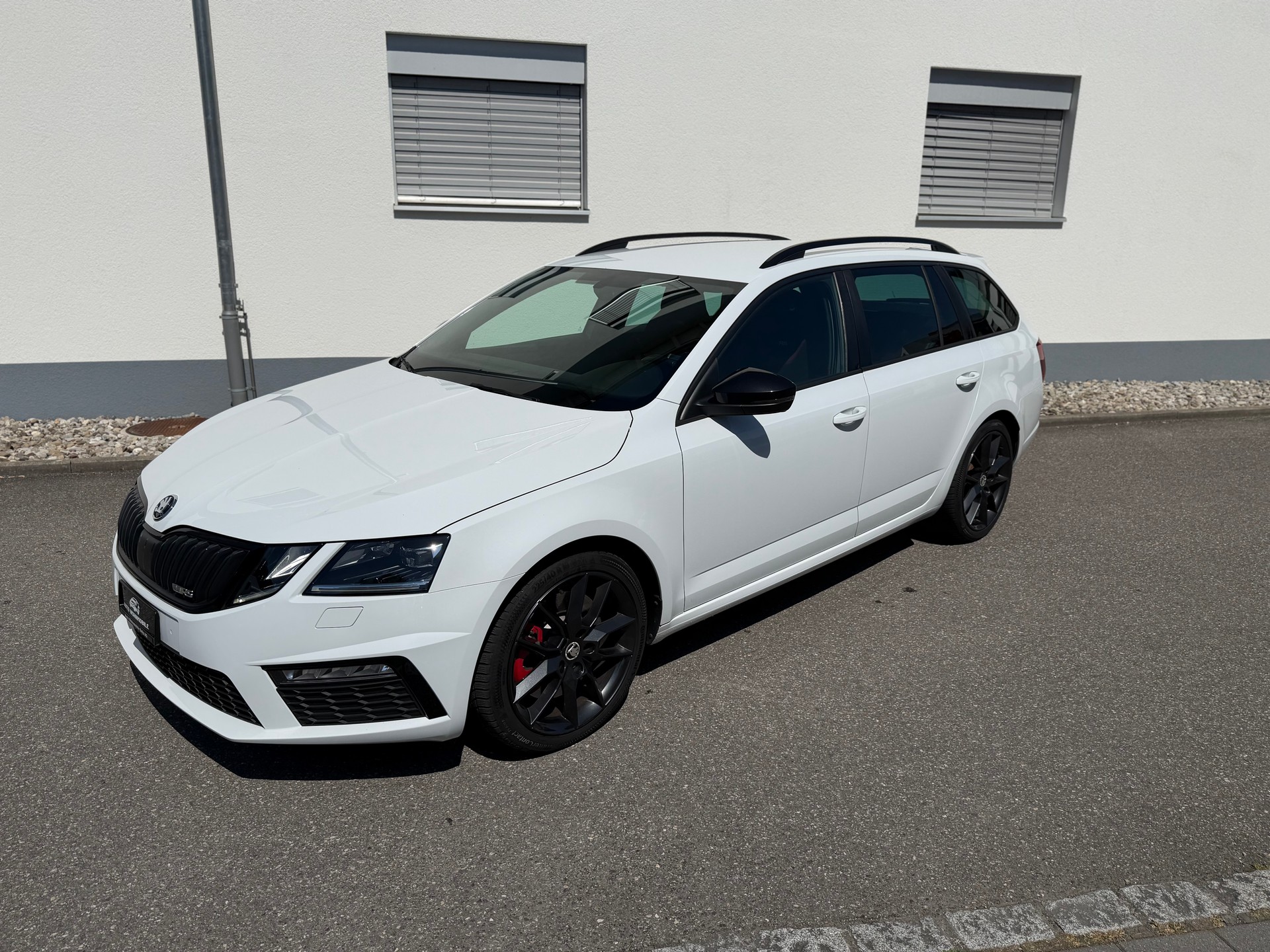 SKODA Octavia Combi 2.0 TSI RS-image-9