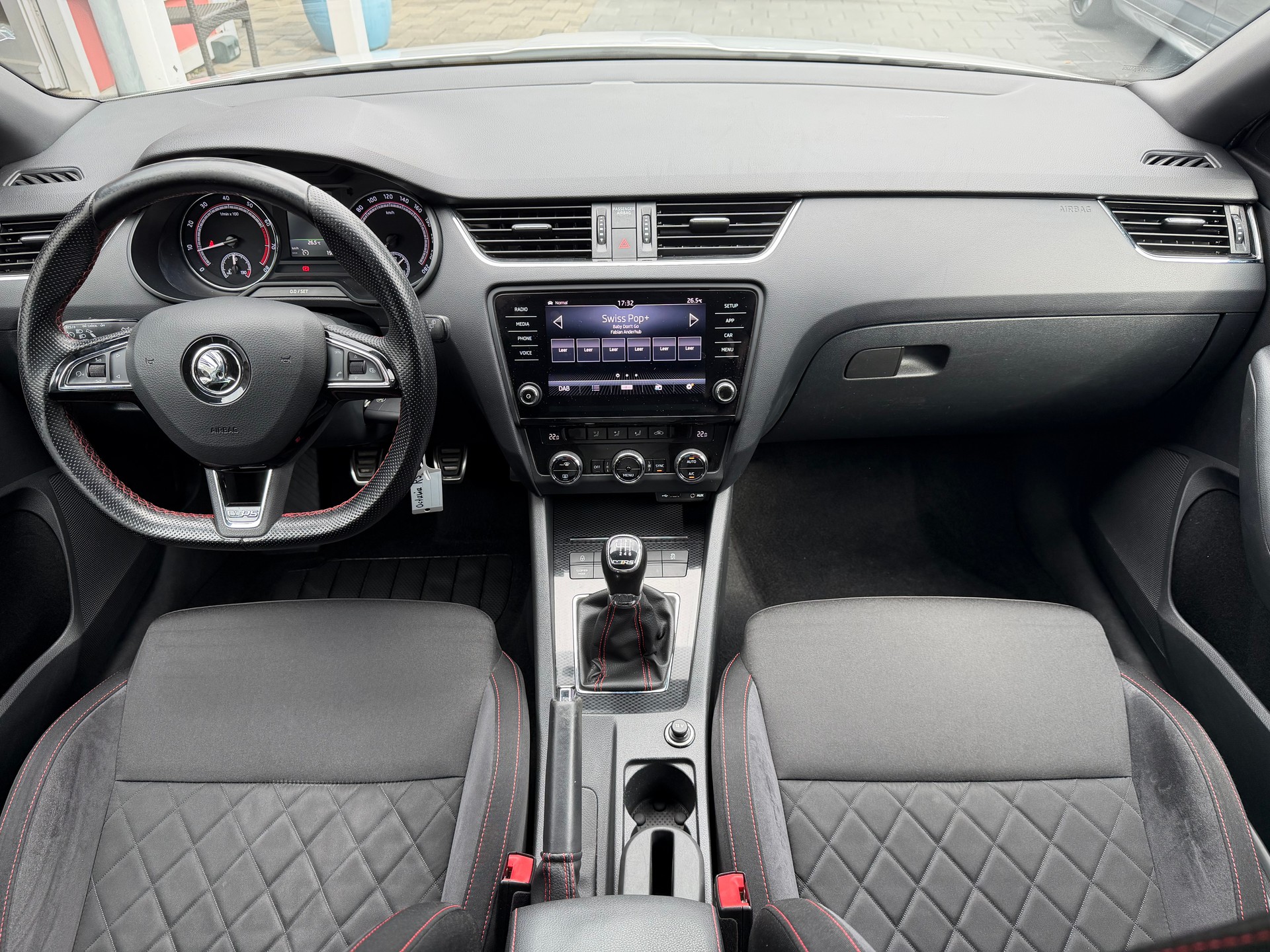 SKODA Octavia Combi 2.0 TSI RS-image-18