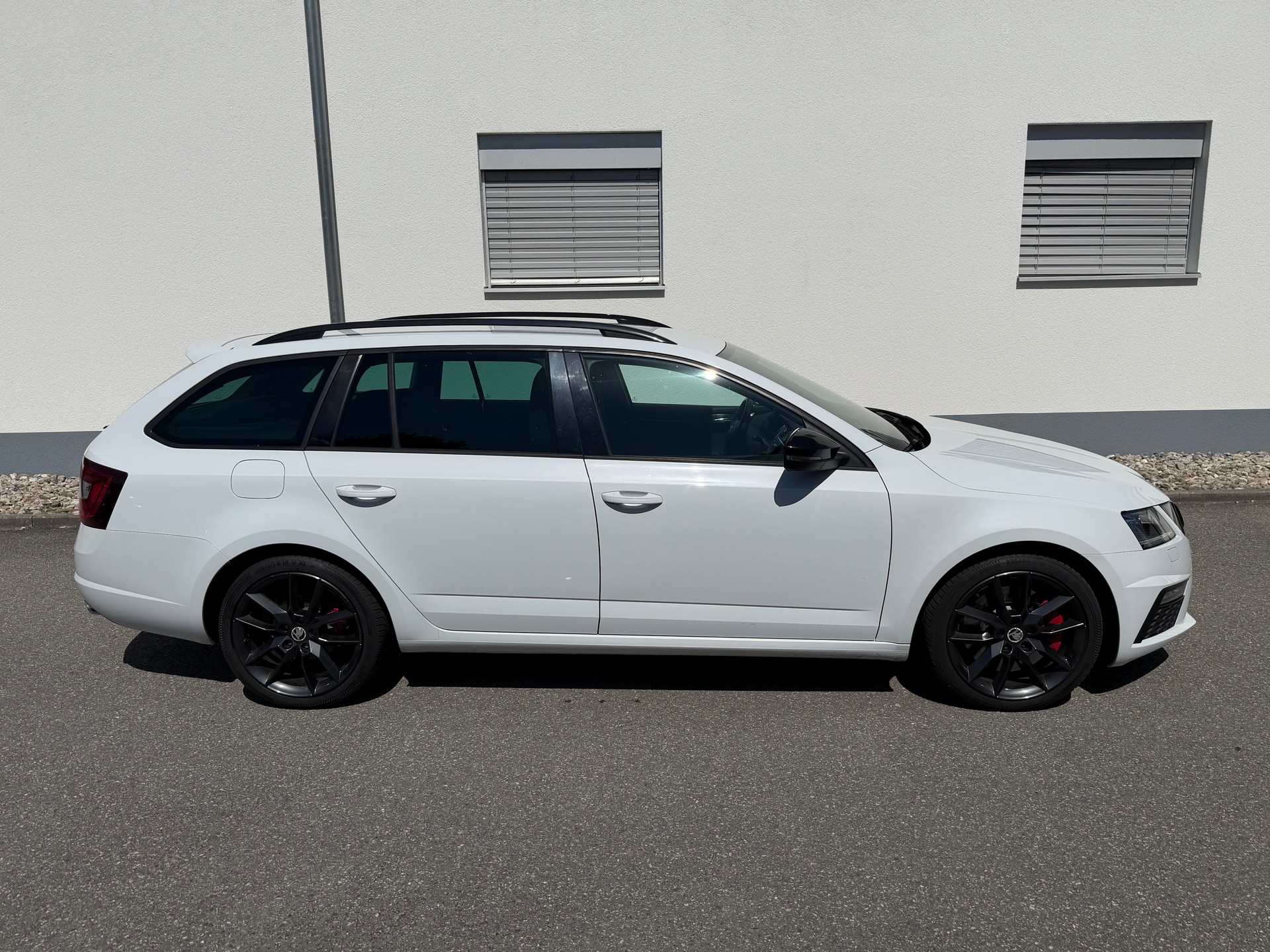 SKODA Octavia Combi 2.0 TSI RS-image-4