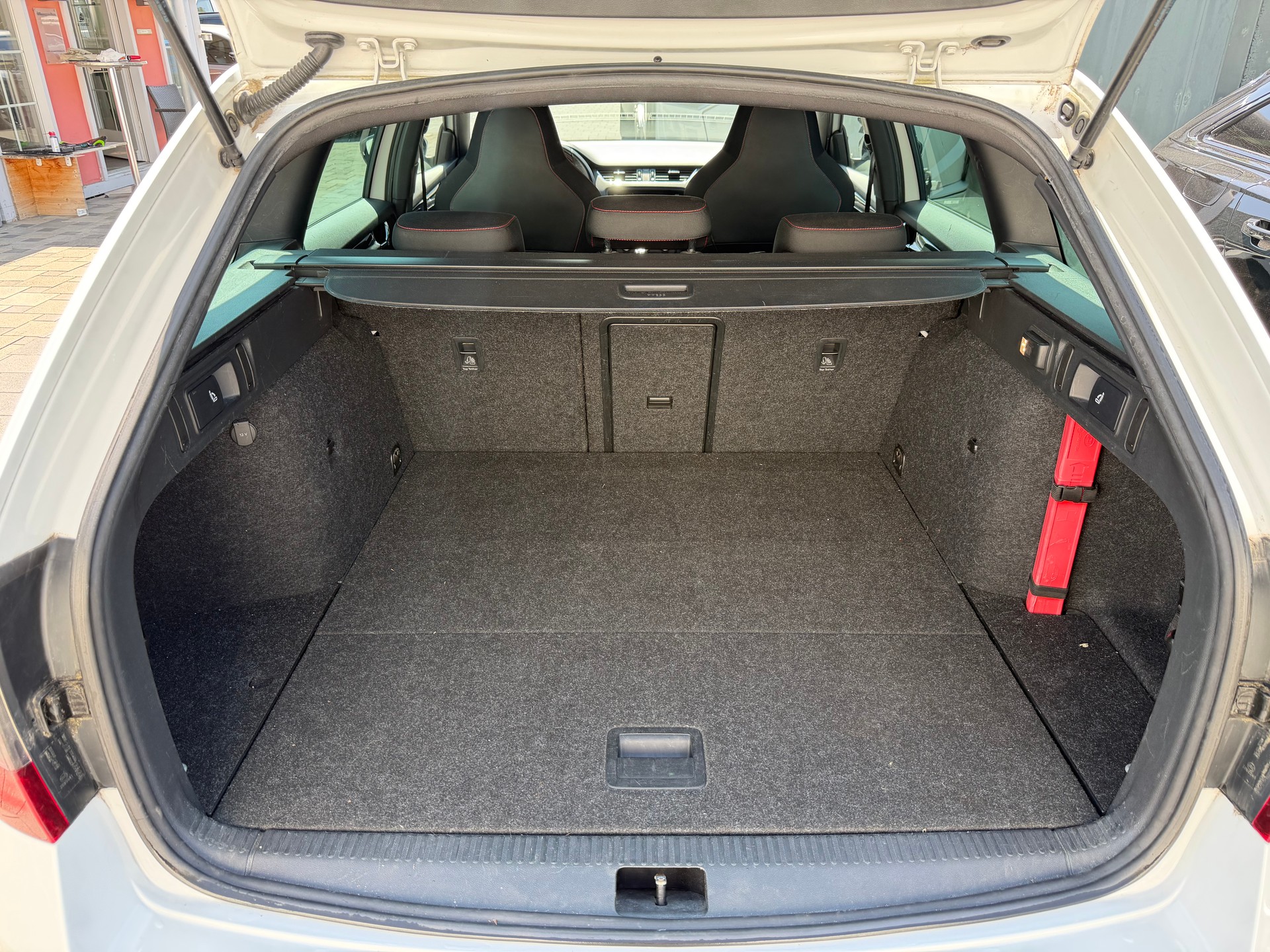SKODA Octavia Combi 2.0 TSI RS-image-28