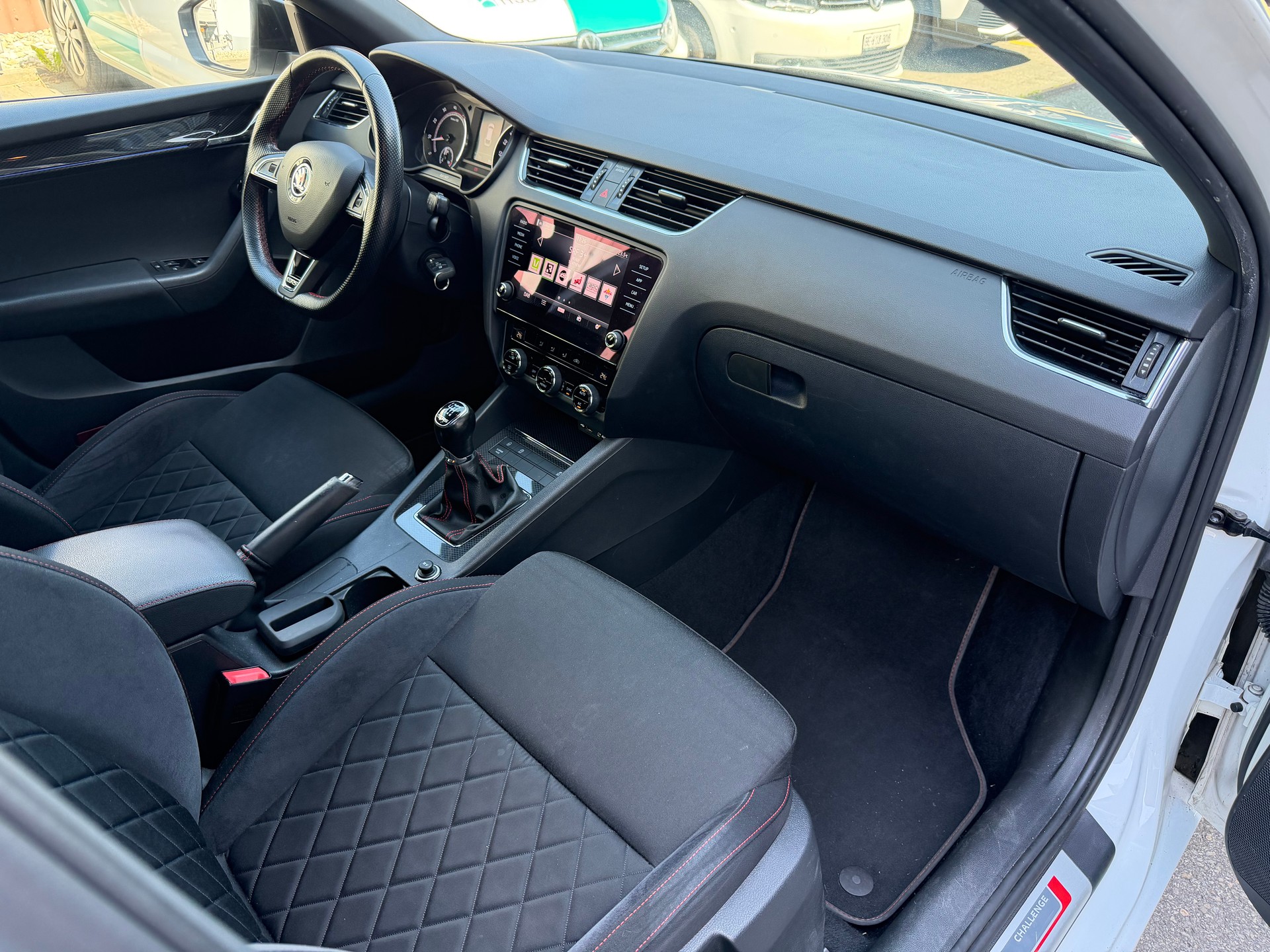 SKODA Octavia Combi 2.0 TSI RS-image-18