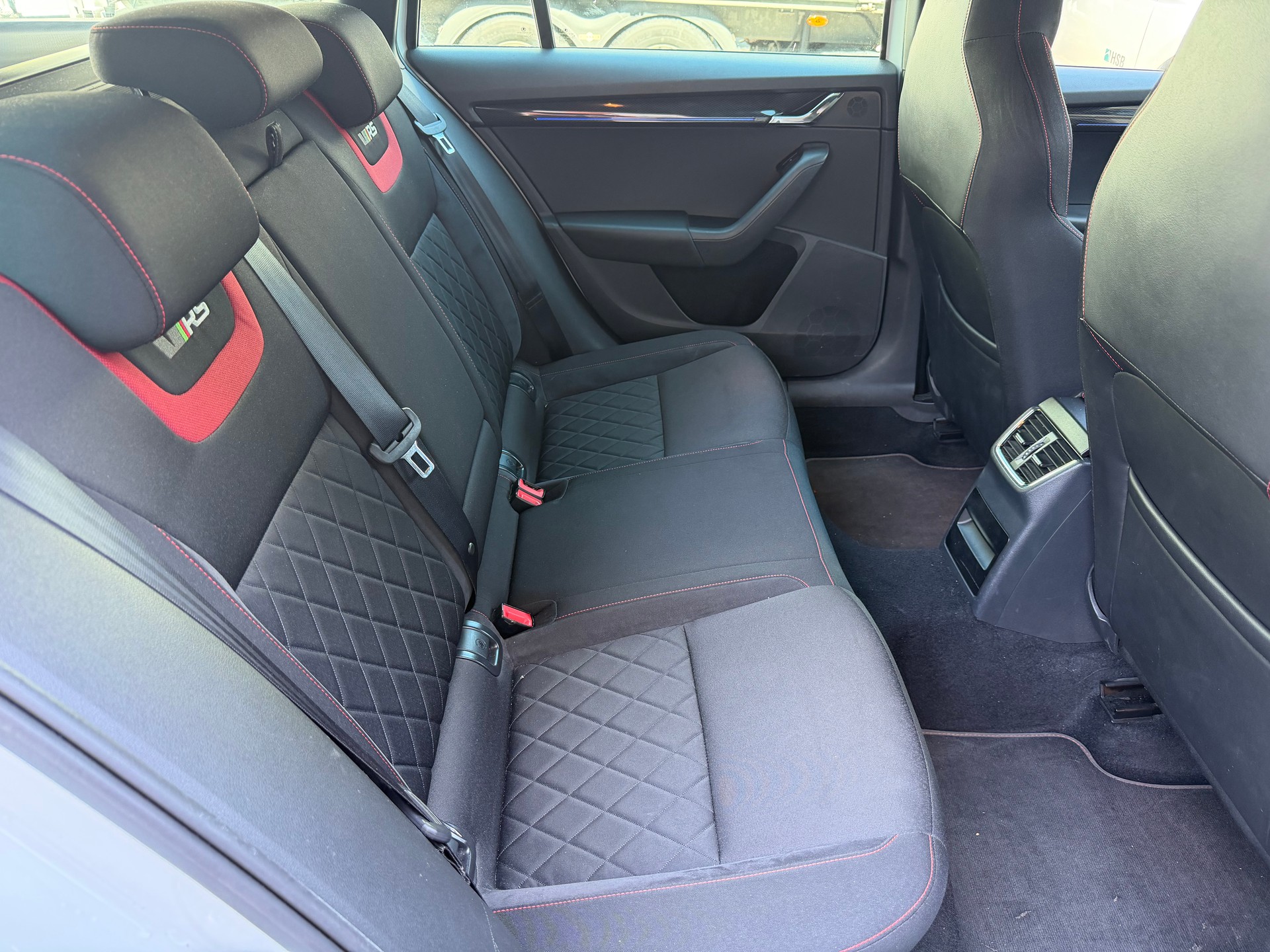 SKODA Octavia Combi 2.0 TSI RS-image-19