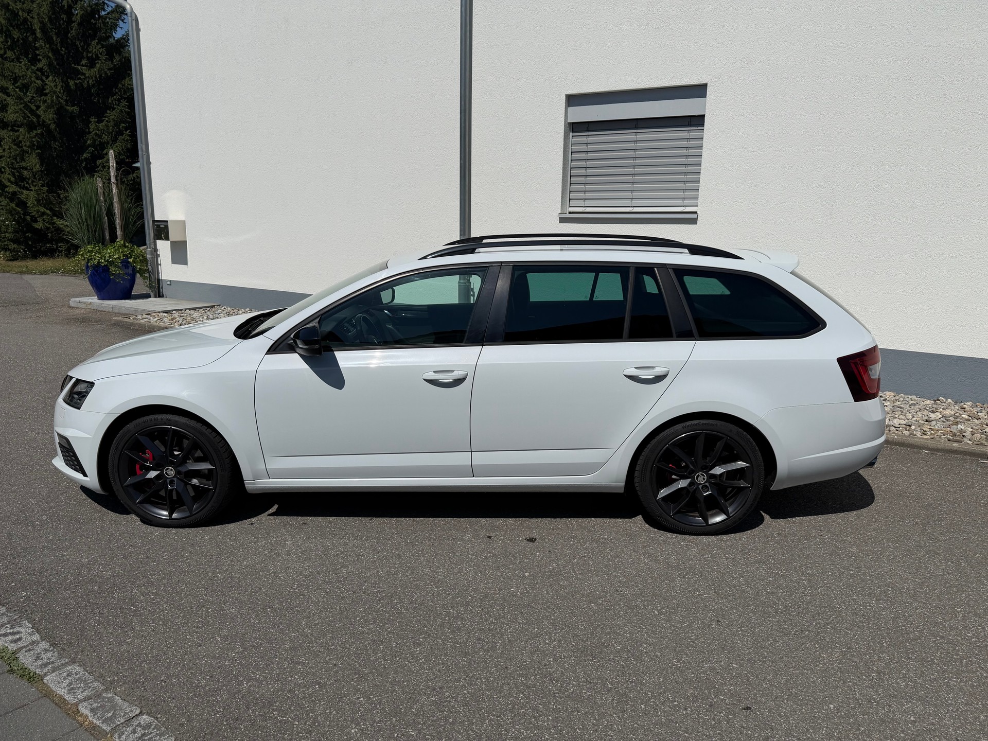 SKODA Octavia Combi 2.0 TSI RS-image-12
