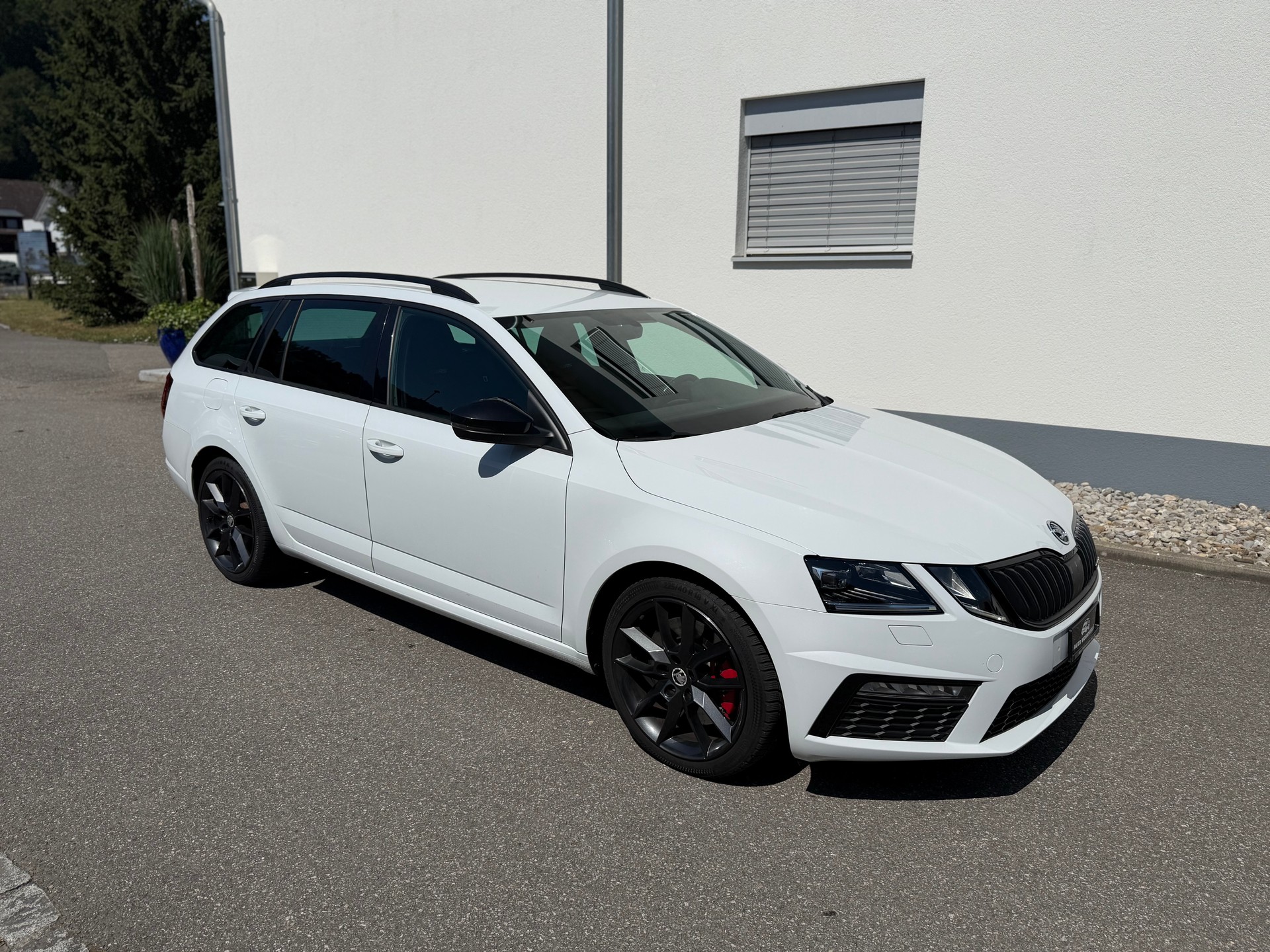 SKODA Octavia Combi 2.0 TSI RS-image-2