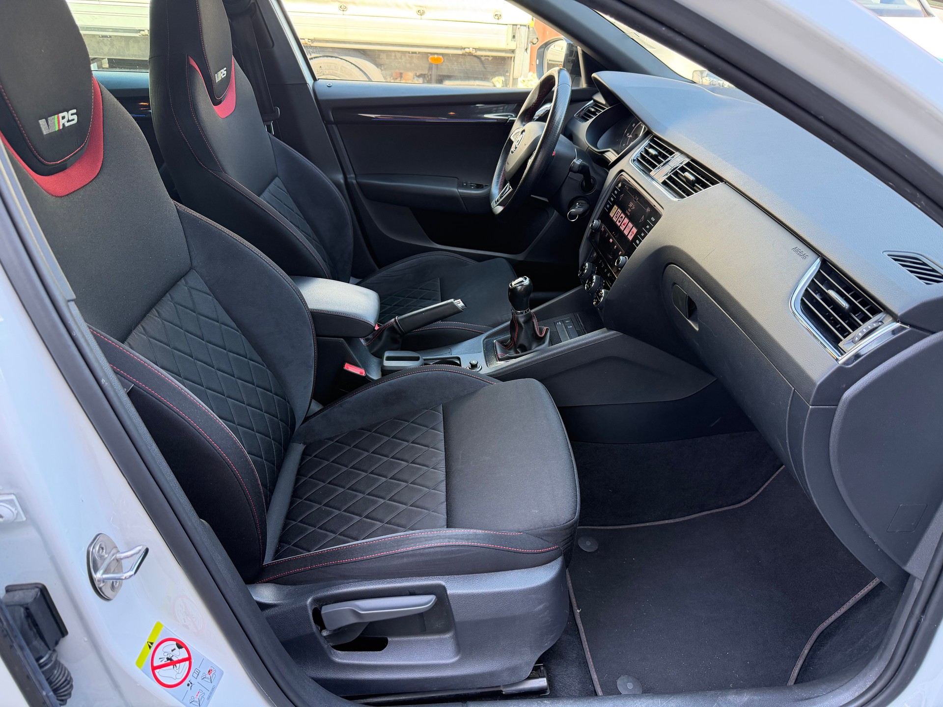 SKODA Octavia Combi 2.0 TSI RS-image-16
