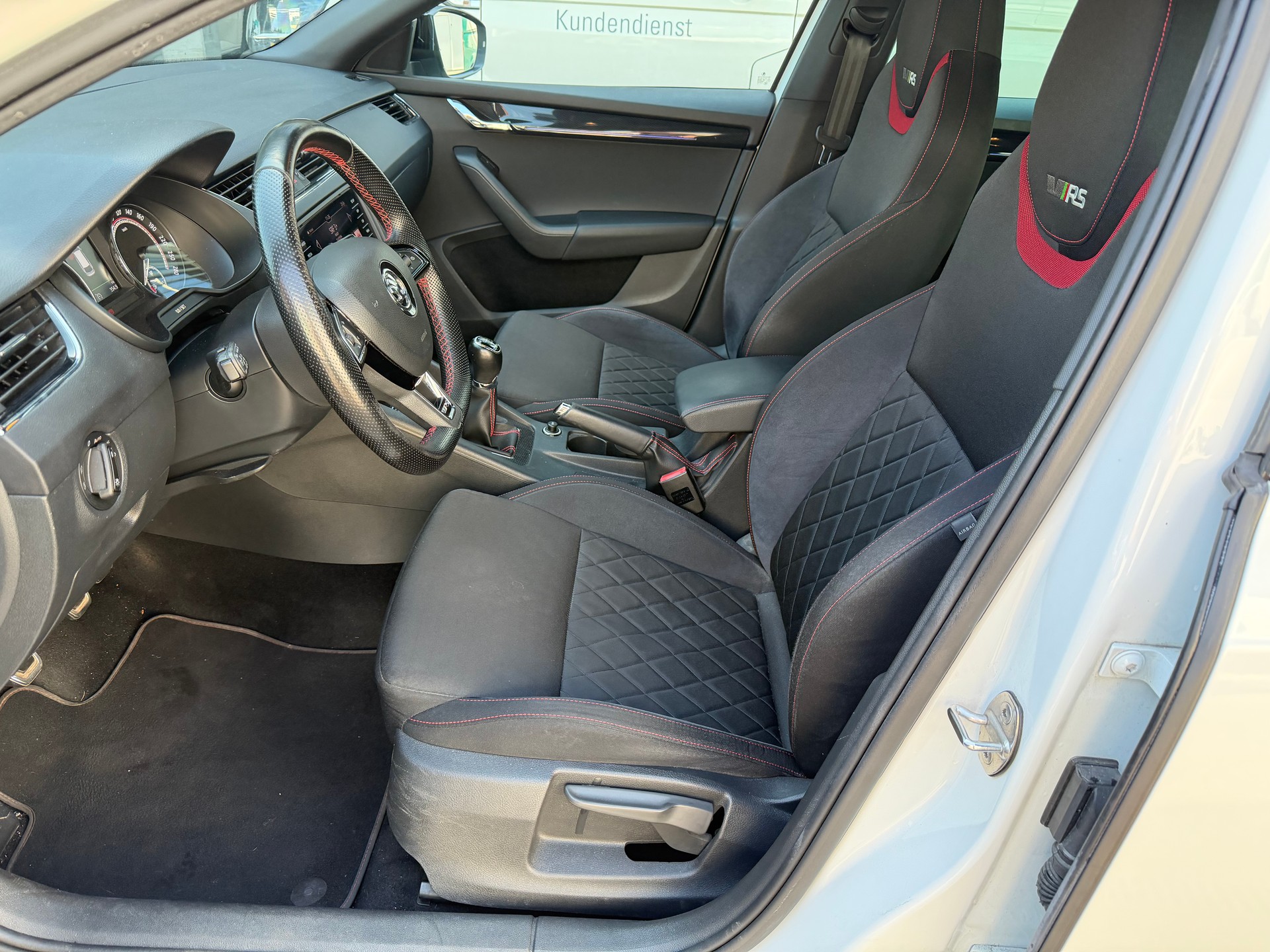 SKODA Octavia Combi 2.0 TSI RS-image-20