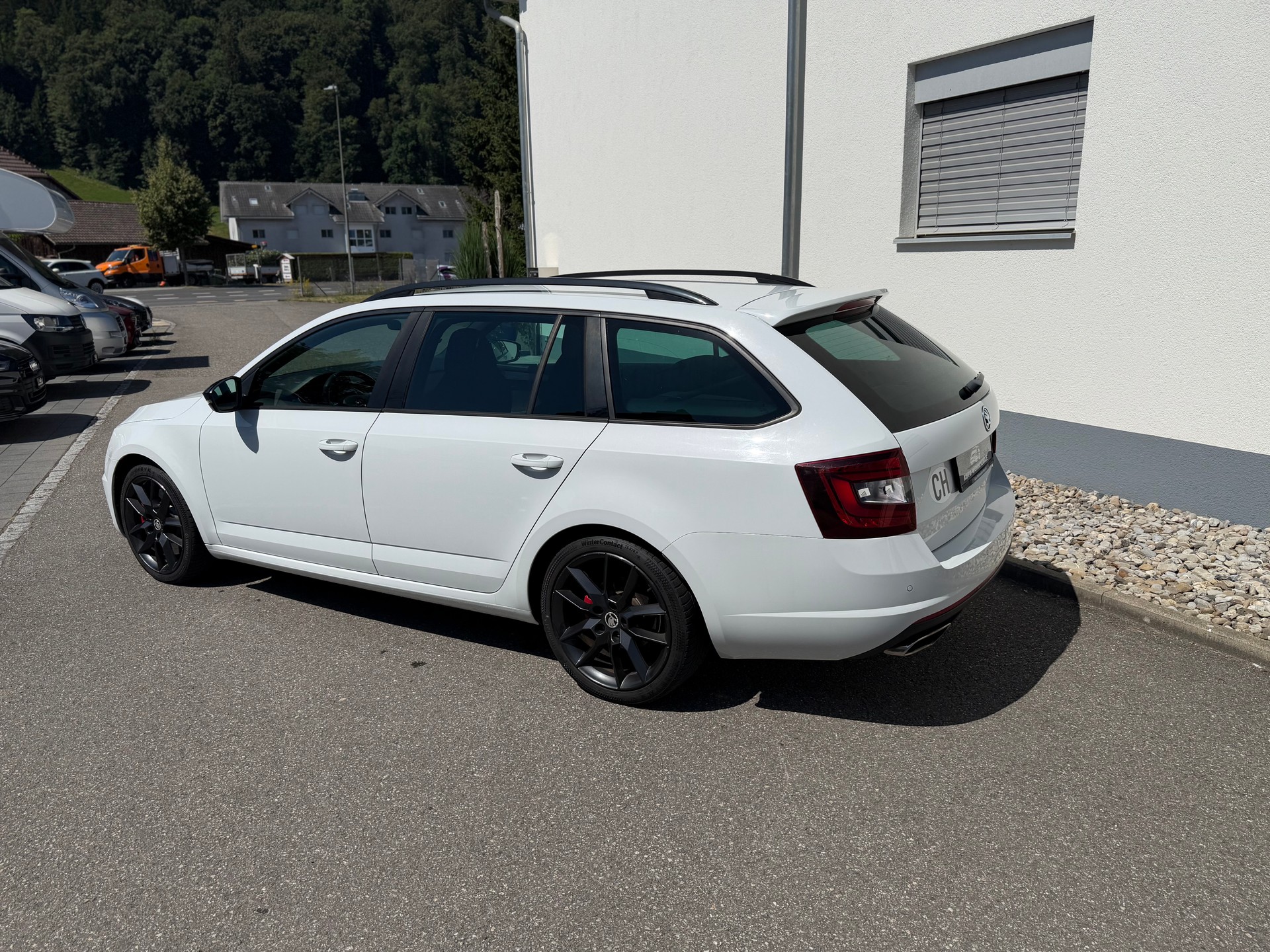 SKODA Octavia Combi 2.0 TSI RS-image-13