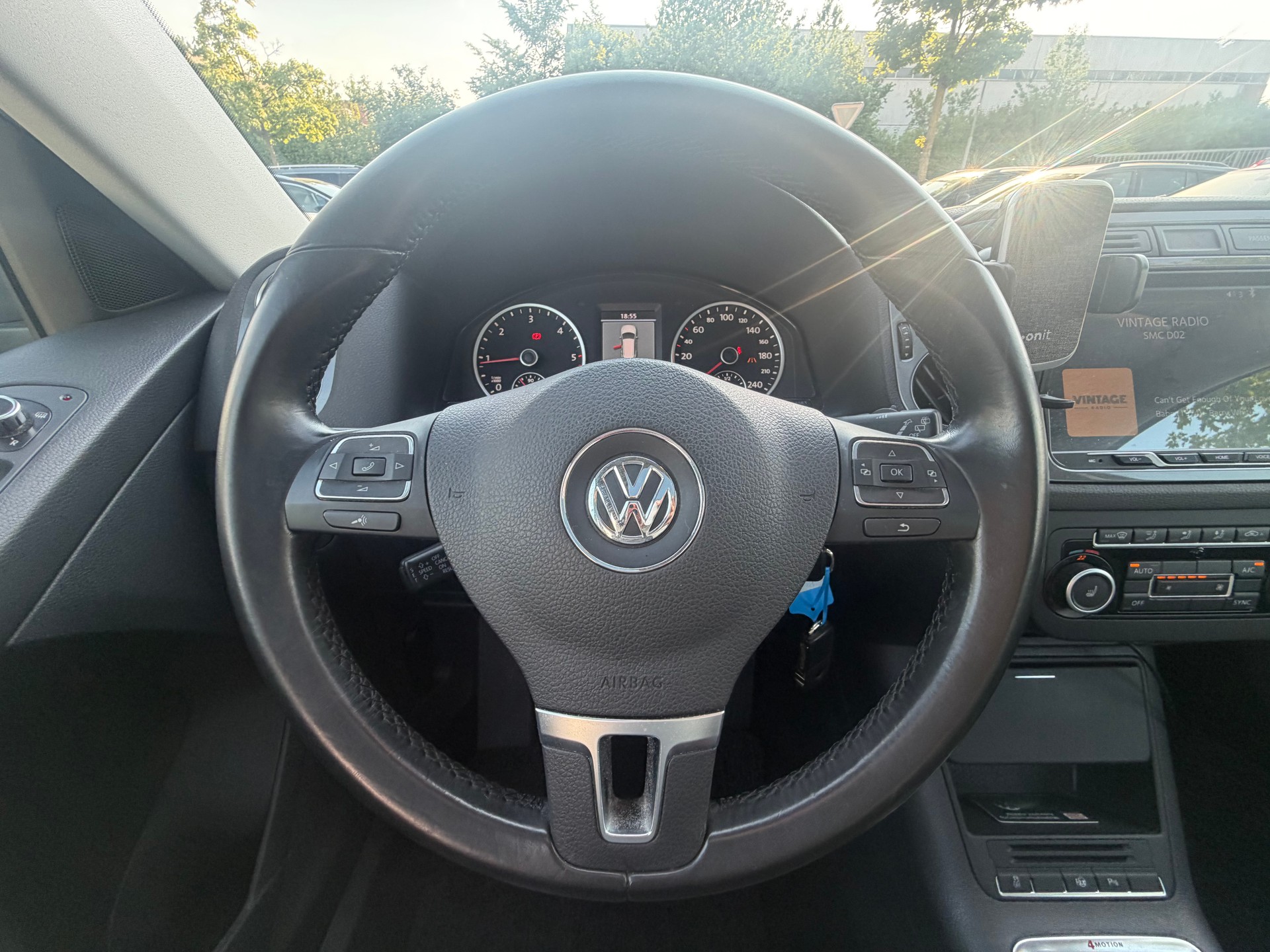 VW Tiguan 2.0 TDI Sport&Style 4Motion-image-12