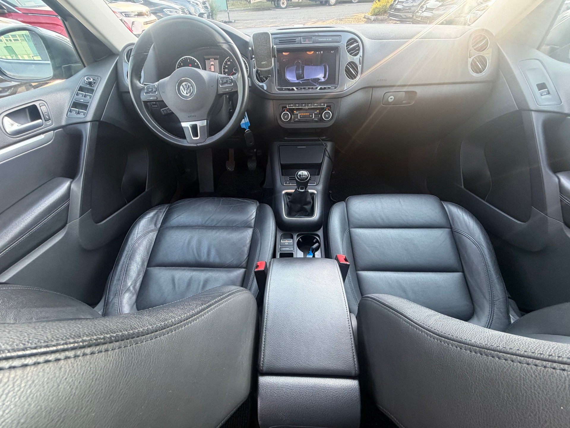 VW Tiguan 2.0 TDI Sport&Style 4Motion-image-11