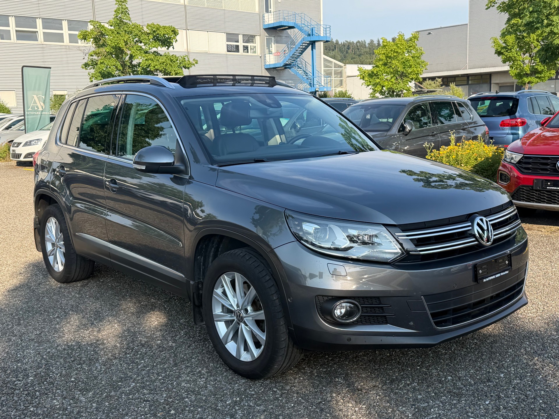 VW Tiguan 2.0 TDI Sport&Style 4Motion-image-2