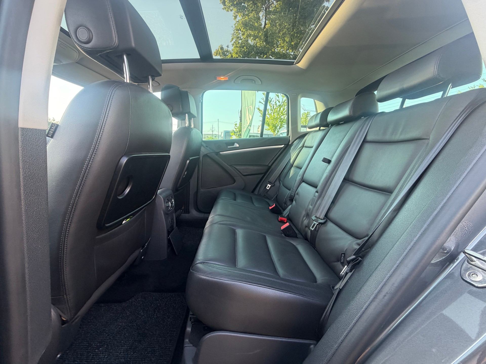 VW Tiguan 2.0 TDI Sport&Style 4Motion-image-10