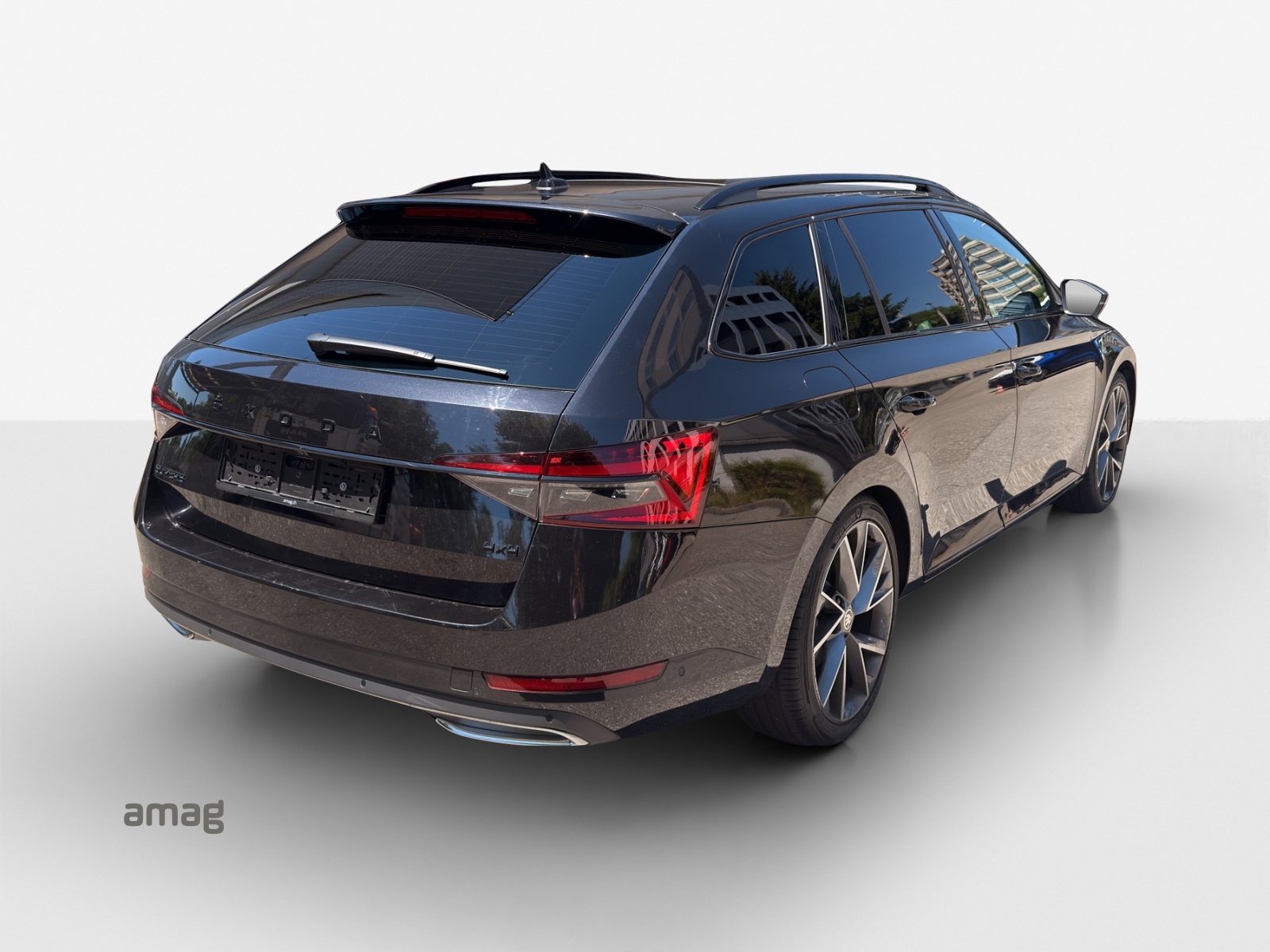 SKODA Superb Combi 2.0 TDi SportLine 4x4 DSG-image-4