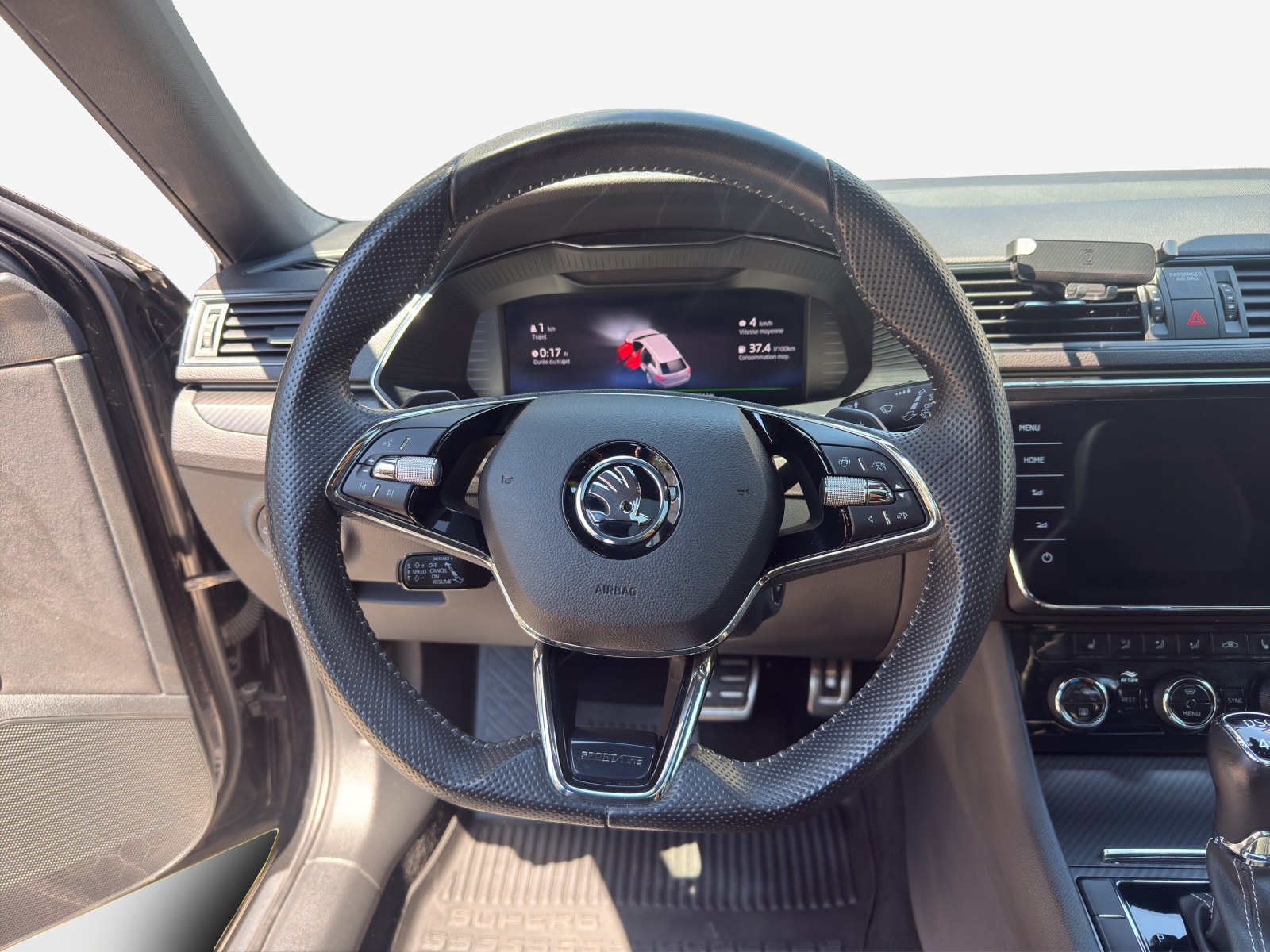 SKODA Superb Combi 2.0 TDi SportLine 4x4 DSG-image-9