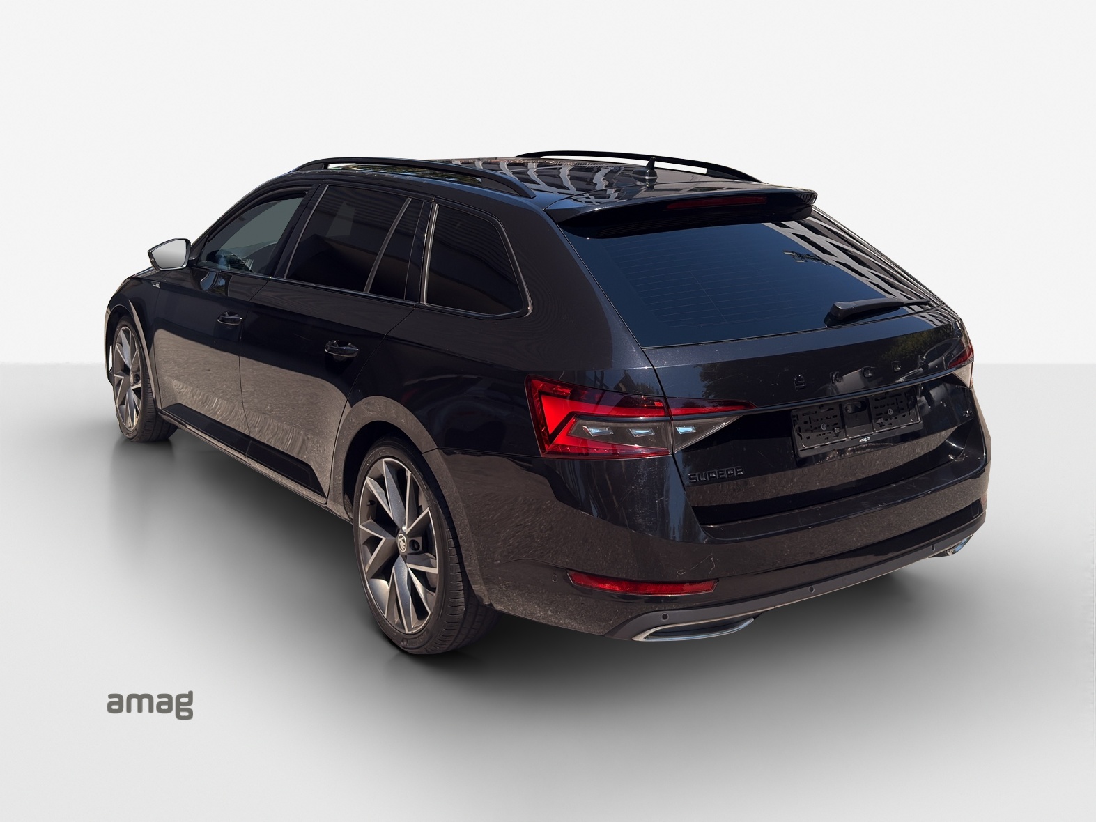SKODA Superb Combi 2.0 TDi SportLine 4x4 DSG-image-2