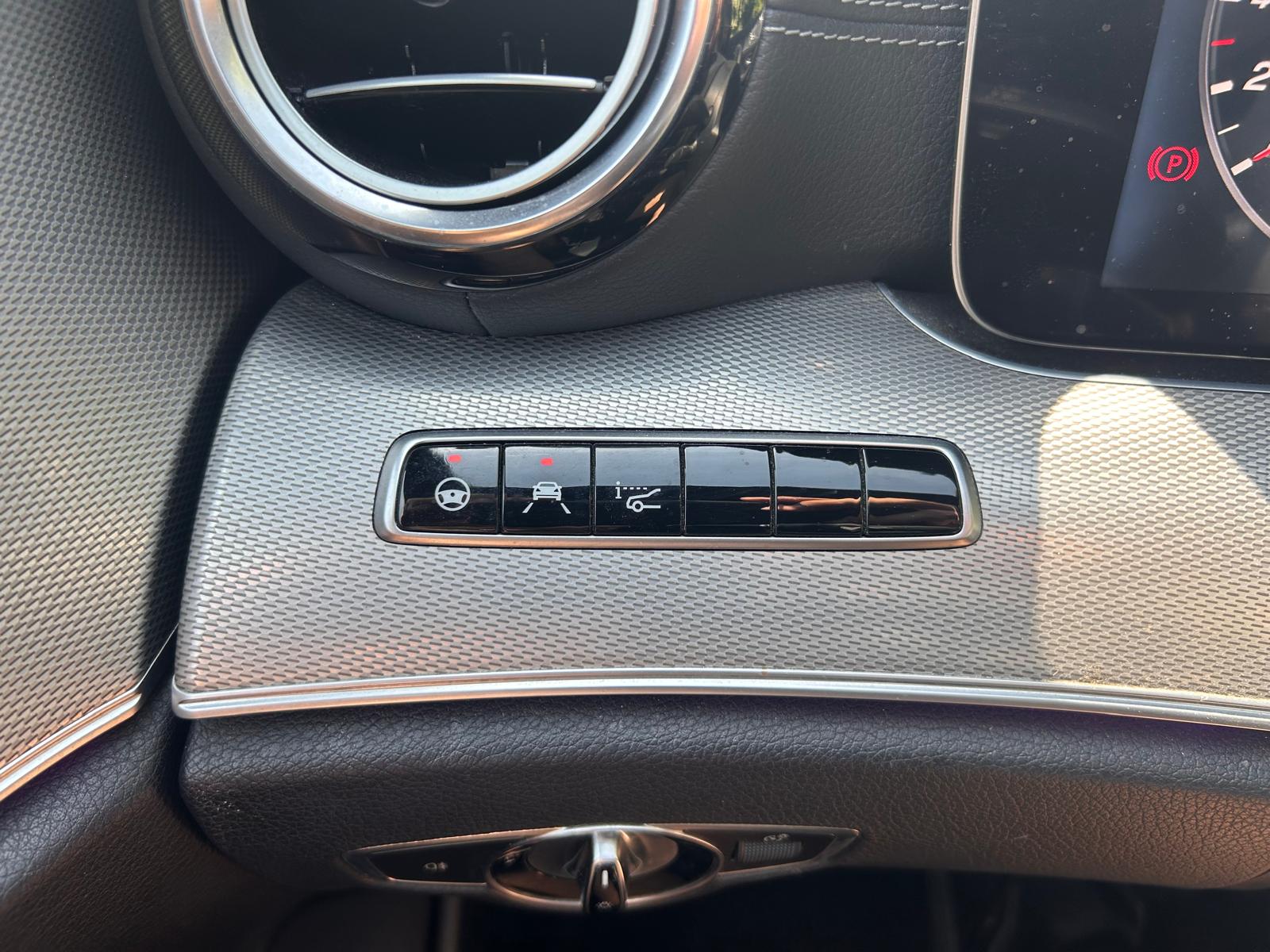 MERCEDES-BENZ E 220 d AMG Line 9G-Tronic-image-20