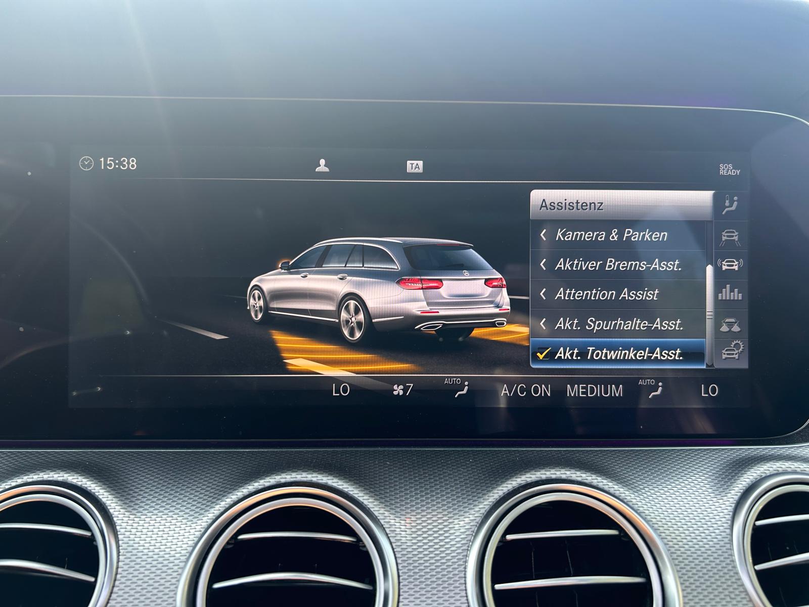 MERCEDES-BENZ E 220 d AMG Line 9G-Tronic-image-29