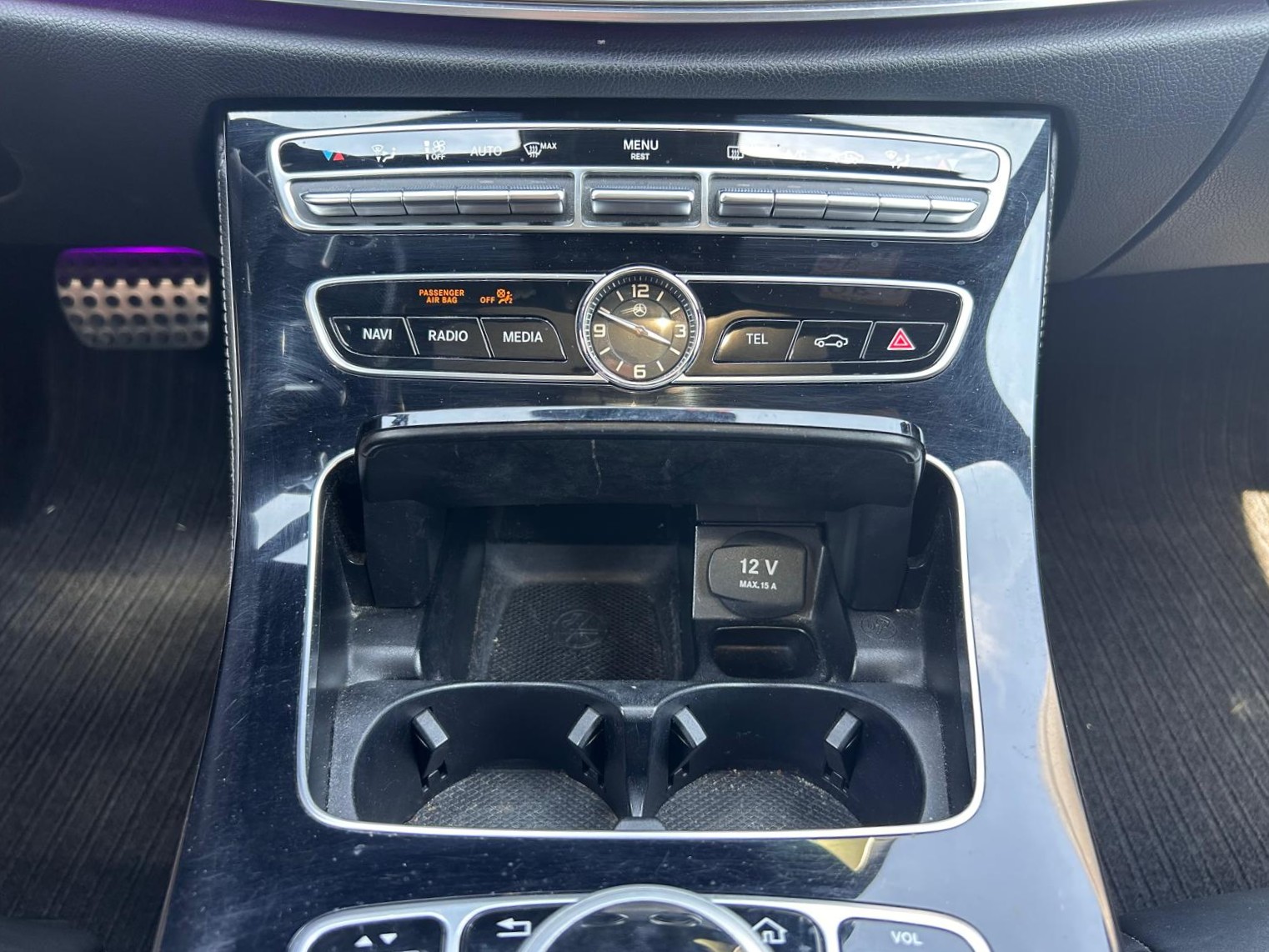 MERCEDES-BENZ E 220 d AMG Line 9G-Tronic-image-24