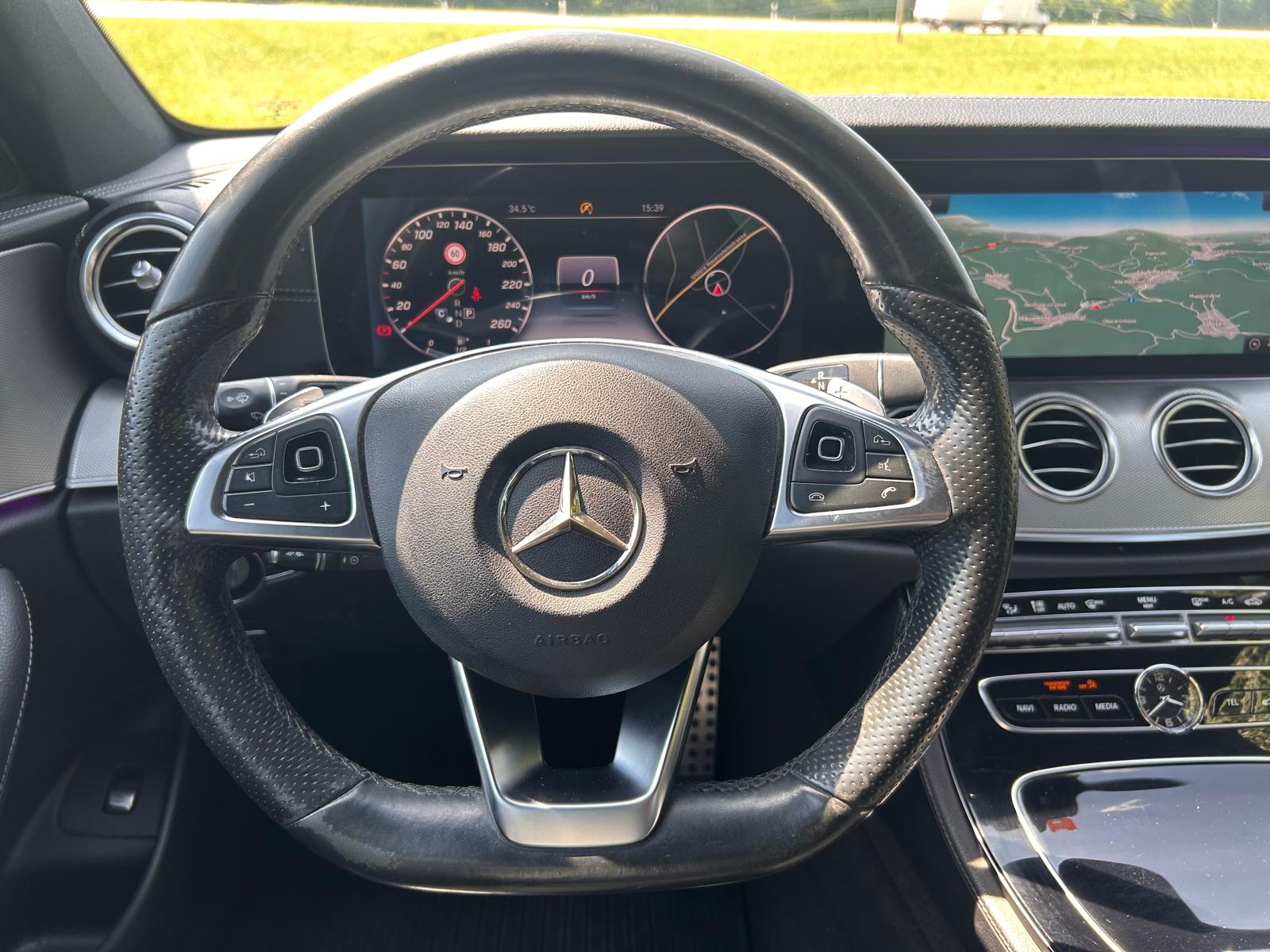 MERCEDES-BENZ E 220 d AMG Line 9G-Tronic-image-18