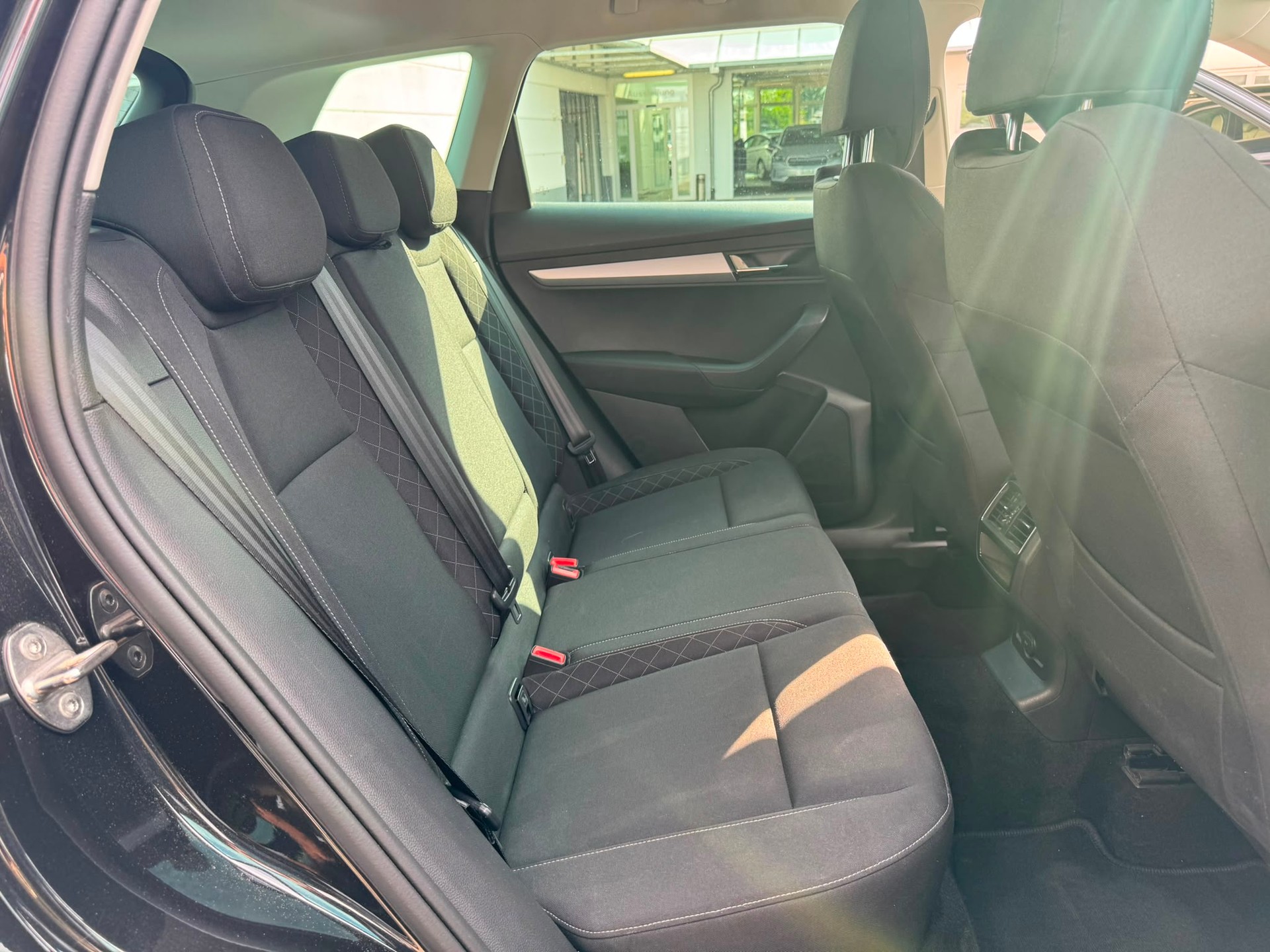SKODA Karoq 2.0 TDI CR Smile 4x4 DSG-image-15